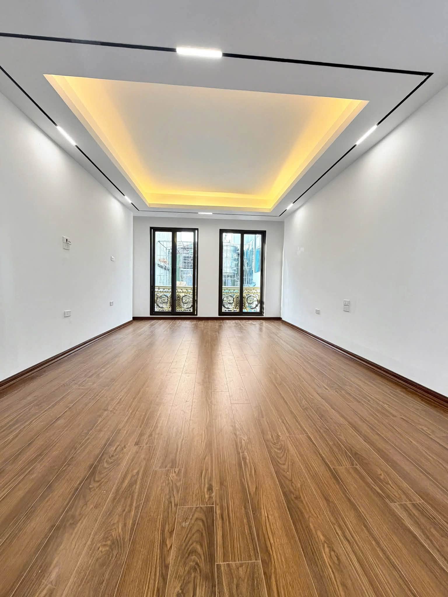 NHÀ ĐẸP, PHỐ TRẦN QUỐC HOÀN, CẦU GIẤY-PHÂN LÔ-KD-Ô TÔ: 35/42M X7T, MT 4M, GIÁ 17,4 TỶ. 16004702