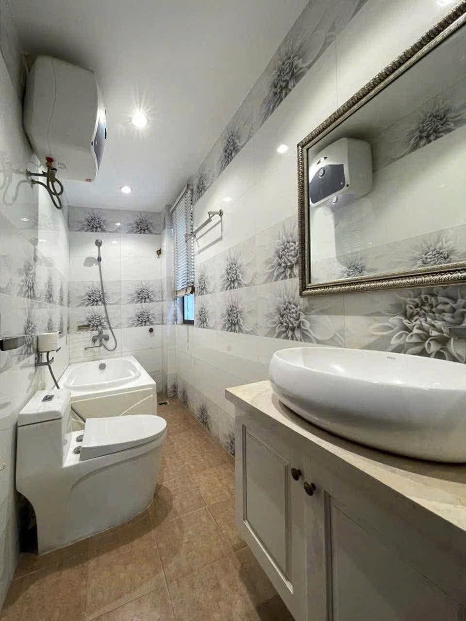 Bán nhà Sài Đồng,Long Biên 6 tầng,40m,mt4m oto tránh nhỉnh 10 tỷ 16004742
