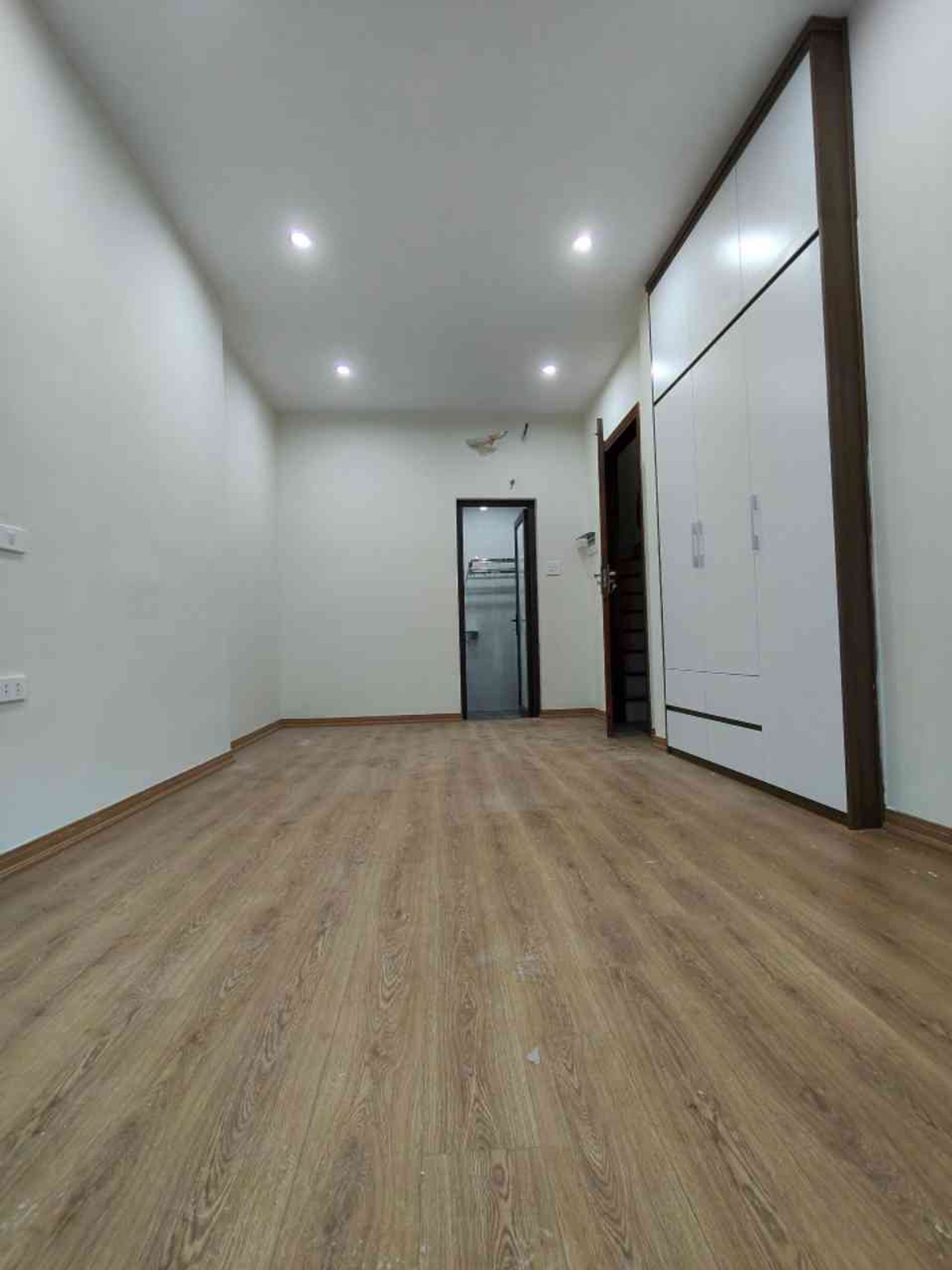 nhà đẹp, vị trí đẹp, nằm ngay phố thịnh hào, tôn đức thắng 16004773