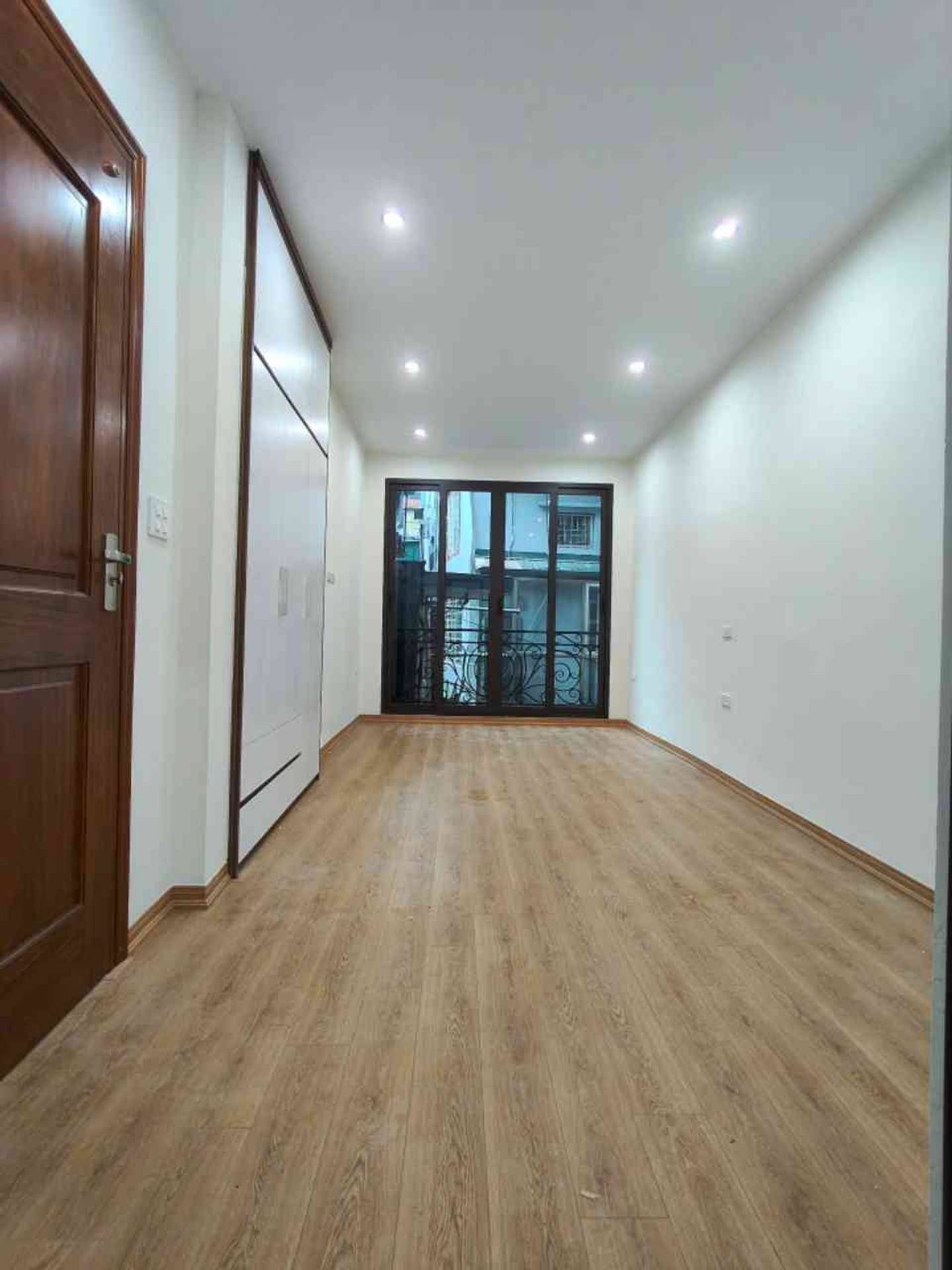 nhà đẹp, vị trí đẹp, nằm ngay phố thịnh hào, tôn đức thắng 16004773
