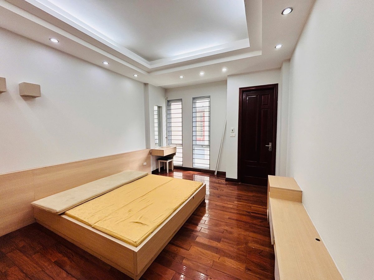 Bán Nhà Dương Quảng Hàm. Cầu Giấy. DT 53m2. MT 3.9m. 5 Tầng. Giá 13.7 Tỷ. 16004837