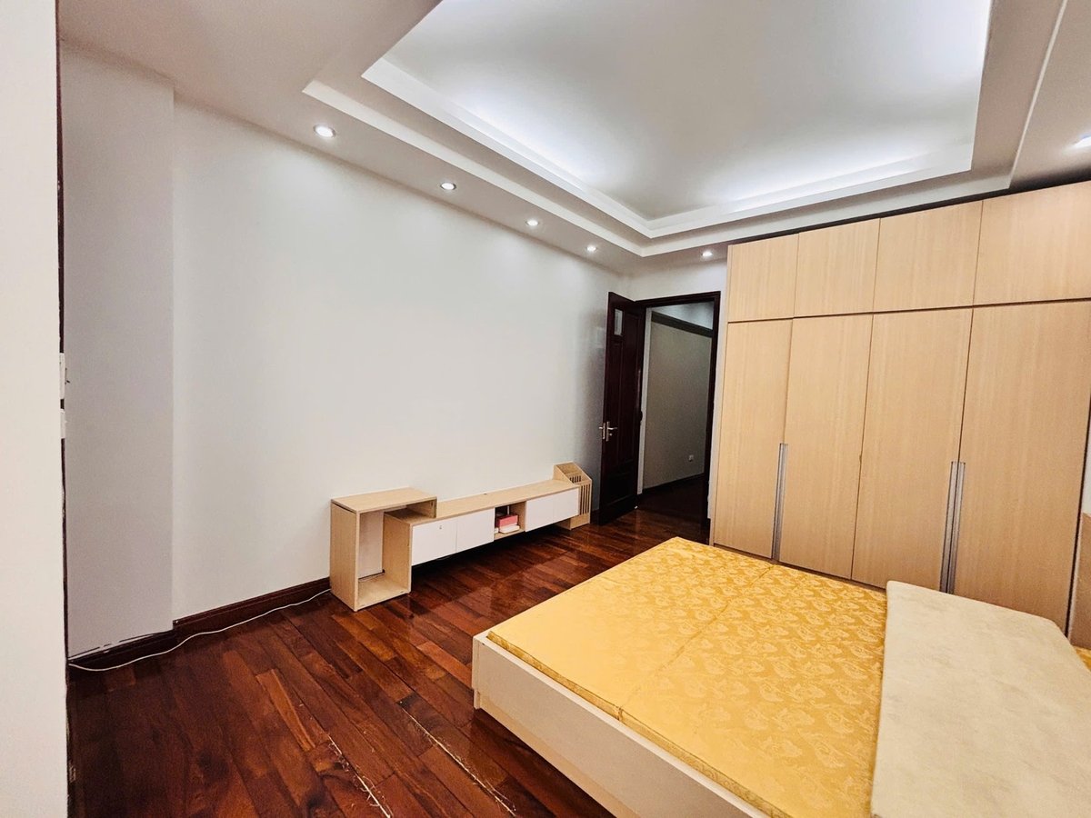 Bán Nhà Dương Quảng Hàm. Cầu Giấy. DT 53m2. MT 3.9m. 5 Tầng. Giá 13.7 Tỷ. 16004837