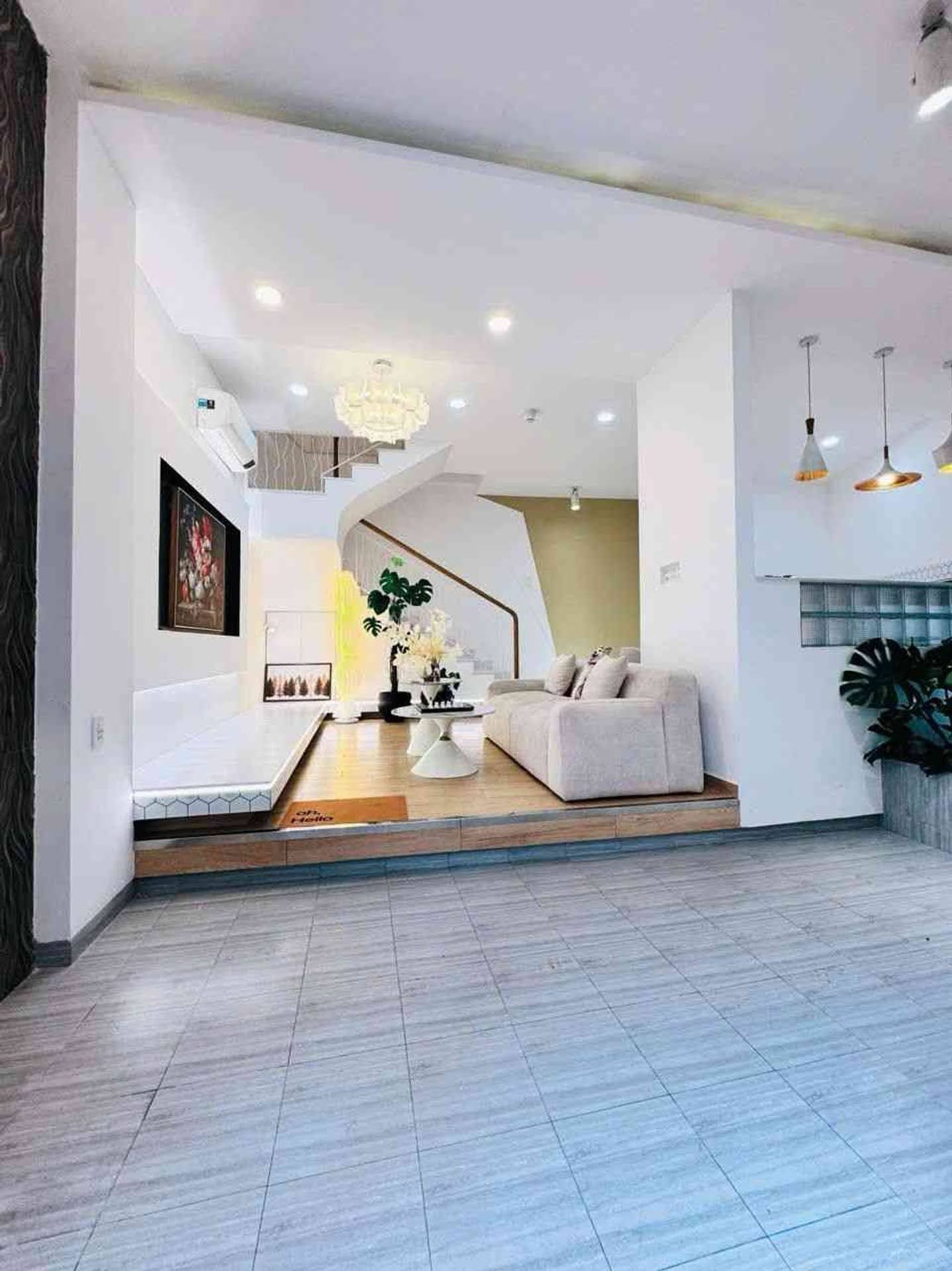 Bán nhà đẹp ngay Nguyễn Thái Sơn, chợ Gò Vấp, ĐHCN4 , ~40M2, 4PN, 5.5 tỷ TL 16004842