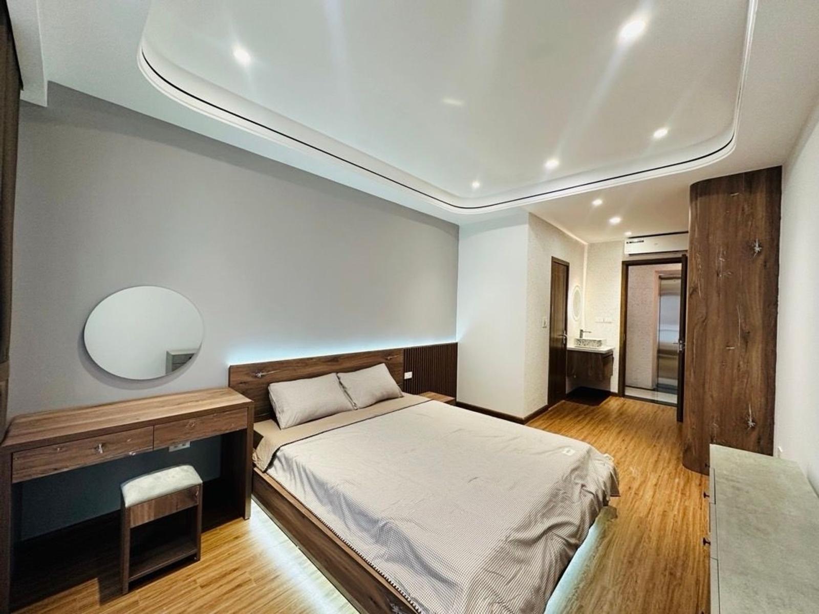 BÁN NHÀ NGỌC THUỴ - PHÂN LÔ - 7 TẦNG THANG MÁY. 16004845