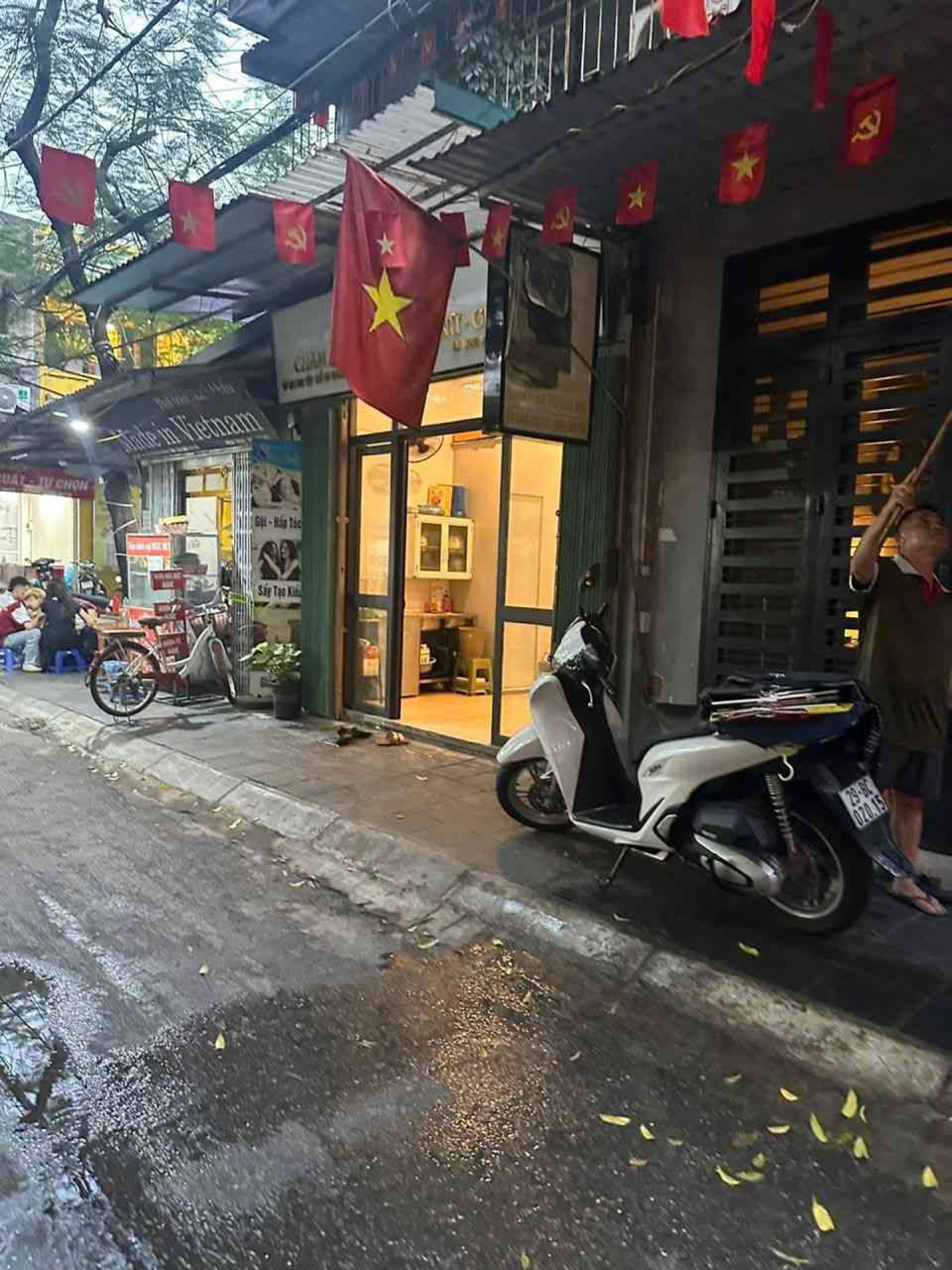 
-  Chính chủ bán gấp căn hộ tập thể tầng 1 Nghĩa Tân, Cầu Giấy, siêu đẹp, 101m2, 10 tỷ 16004850