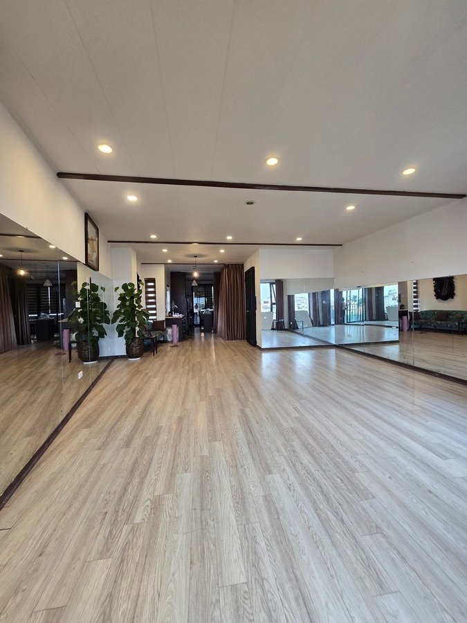 Bán Nhà Mặt Phố Quốc Tử Giám. Đống Đa. Thang Máy. Ô Tô. Vỉa Hè. DT 90m2. Giá 38.8 Tỷ. 16004852