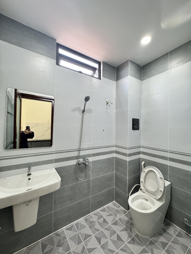 Bán nhà mặt tiền đường 147, Phước Long B, Q.9, Thủ Đức, TP HCM. DT 64m2, 2 tầng, giá 7.68  tỷ. 16004911
