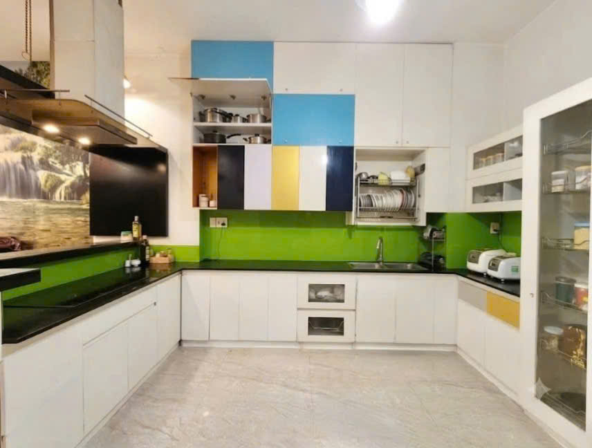 Giá tốt ngã tư Thủ Đức - Nhà 3 tầng 80m2, ô tô đậu cửa, sổ vuông A4, chỉ 5,9 tỷ, đáng xem 16004916