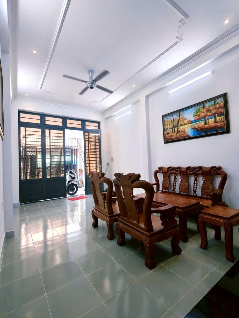 Bán nhà mặt tiền đường 147, Phước Long B, Q.9, Thủ Đức, TP HCM. DT 64m2, 2 tầng, giá 7.68  tỷ. 16004924