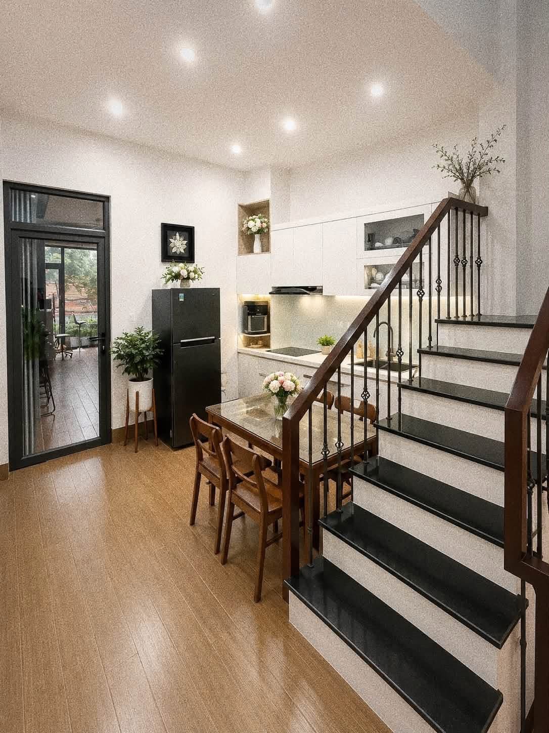 Bán nhà mặt phố Nguyễn Hữu Cầu, ph Ngọc Châu, TP HD, 46.6m2, 4 tầng, KD tốt, 4.x tỷ 16004926