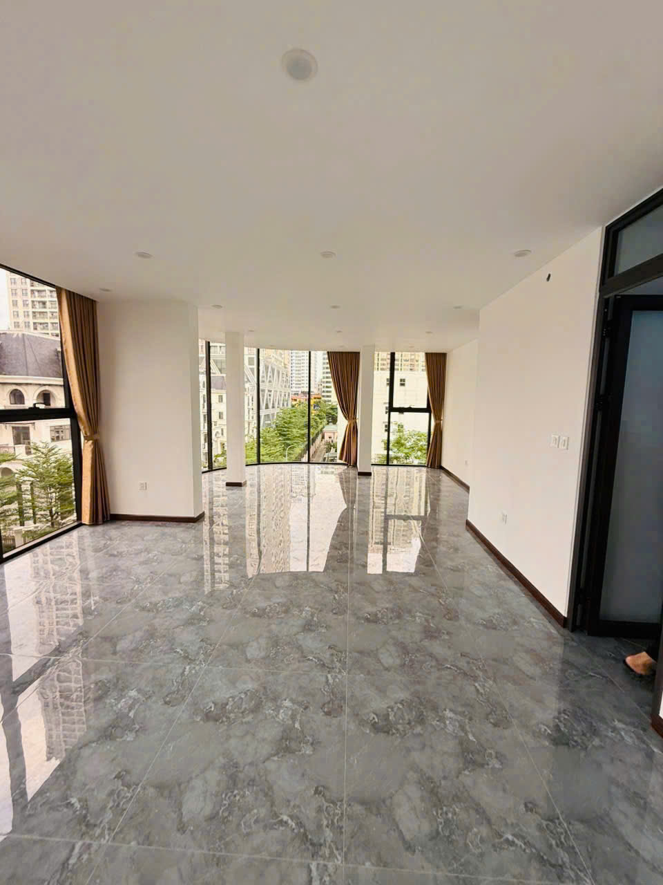 HIẾM LIỀN KỀ HDMON – HÀM NGHI – LÔ GÓC 2 VỈA HÈ – 6 TẦNG THANG MÁY - KINH DOANH SẦM UẤT KHÔNG CÓ 16004937