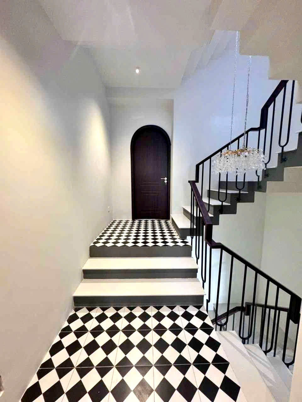 QUẬN 1: CHÍNH CHỦ 0938676685 BÁN NHÀ 3 TẦNG PHONG CÁCH HOMESTAY MỚI- DT 4M*18M VUÔNG VỨC- LỢI THẾ 16004978