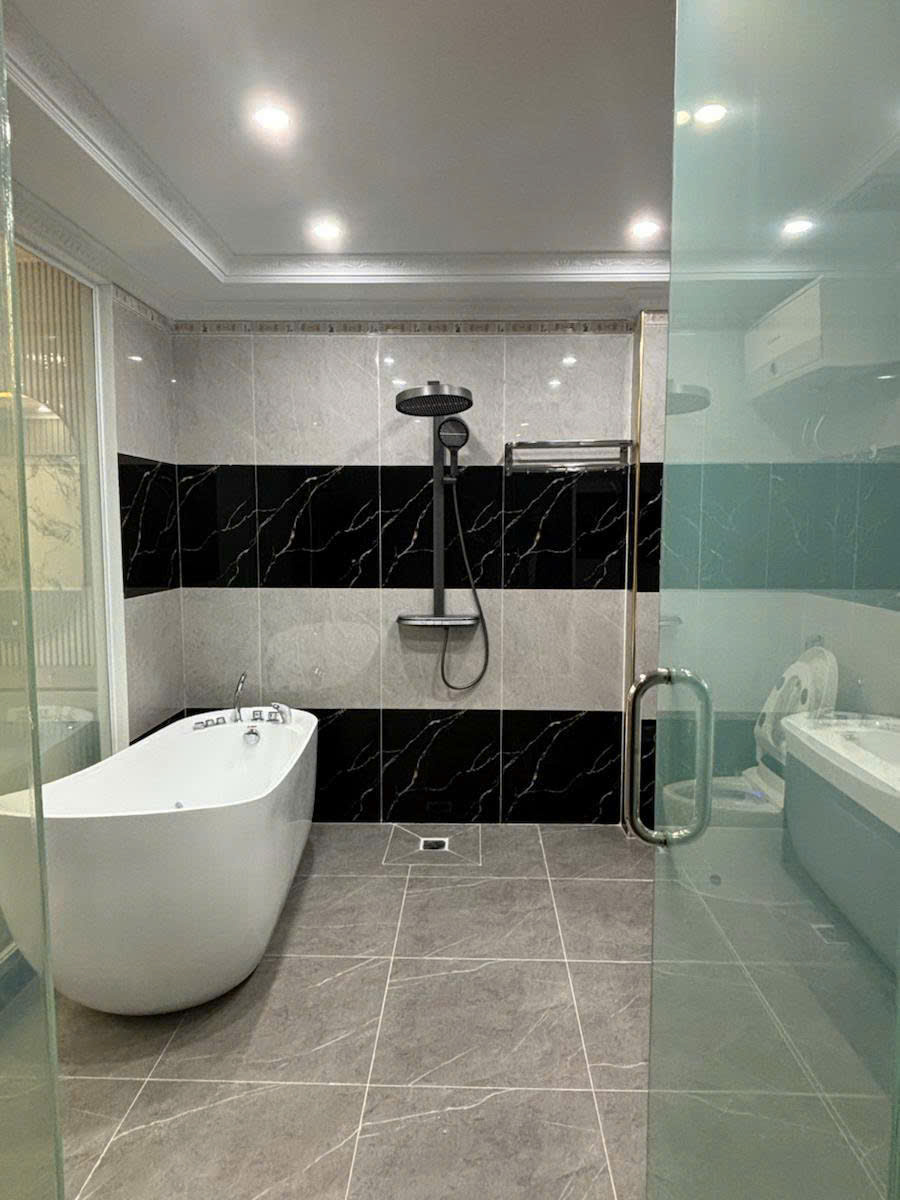 Bán nhà Nguyễn Văn Linh 65m 7 tầng MT5m thang máy gara ô tô nhỉnh 19 tỷ 16004979