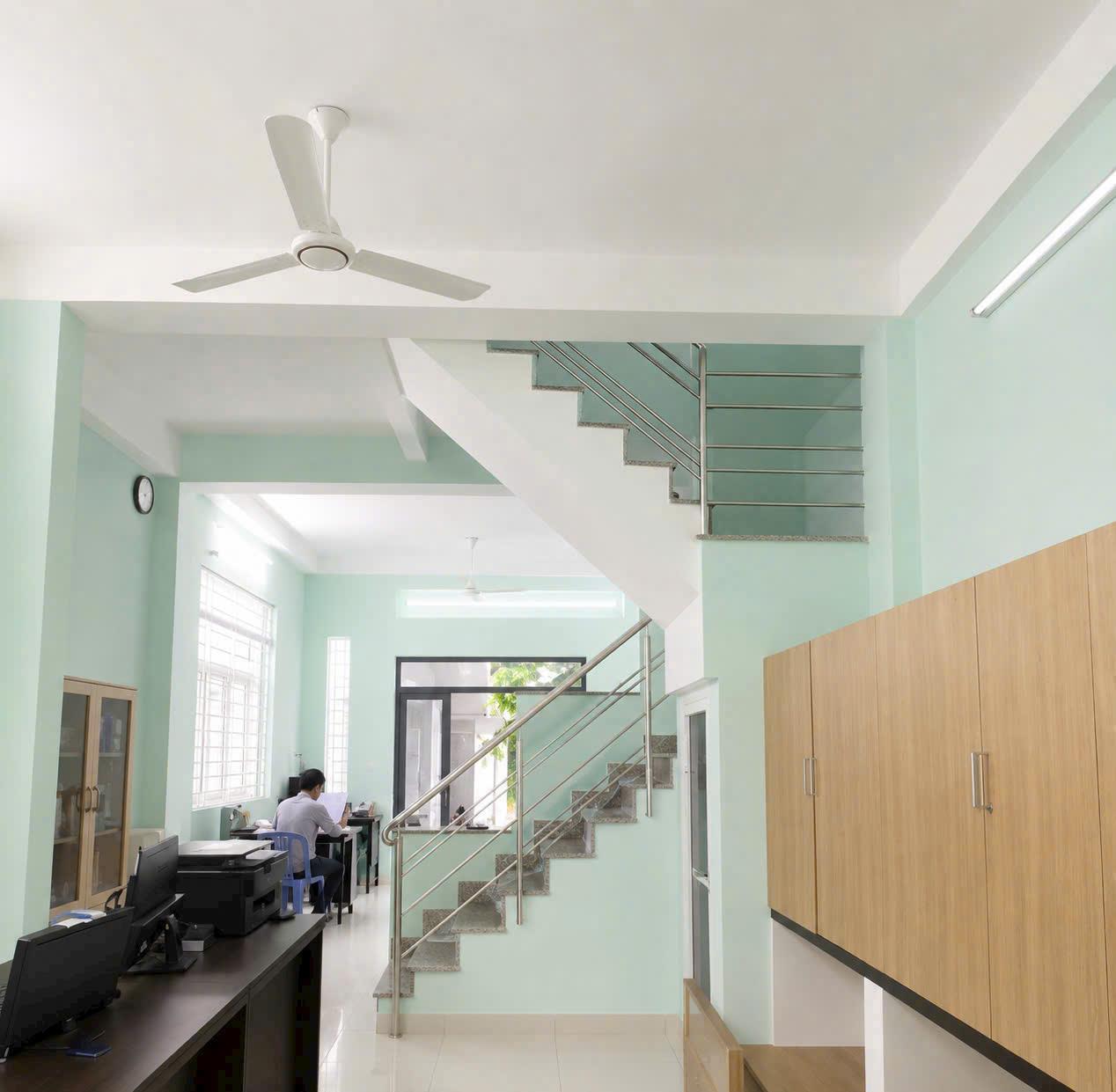 Cho thuê nhà 5x25m, 4 phòng ngủ, hẻm xe hơi Lê Văn Lương, có sân để xe hơi, giá 14 triệu 16005007
