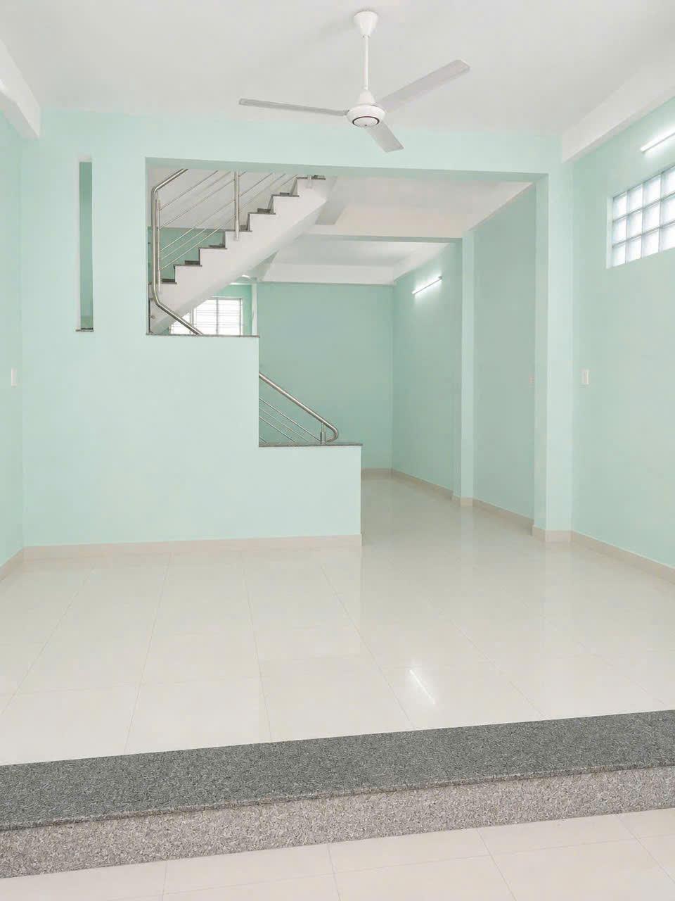 Cho thuê nhà 5x25m, 4 phòng ngủ, hẻm xe hơi Lê Văn Lương, có sân để xe hơi, giá 14 triệu 16005007