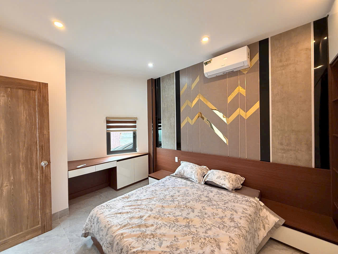 Hót Hót – CẦN BÁN GẤP NHÀ 2 TẦNG MỚI XÂY, SÁT BIỂN Đường DŨNG SĨ THANH KHÊ ĐÀ NẴNG 16005136