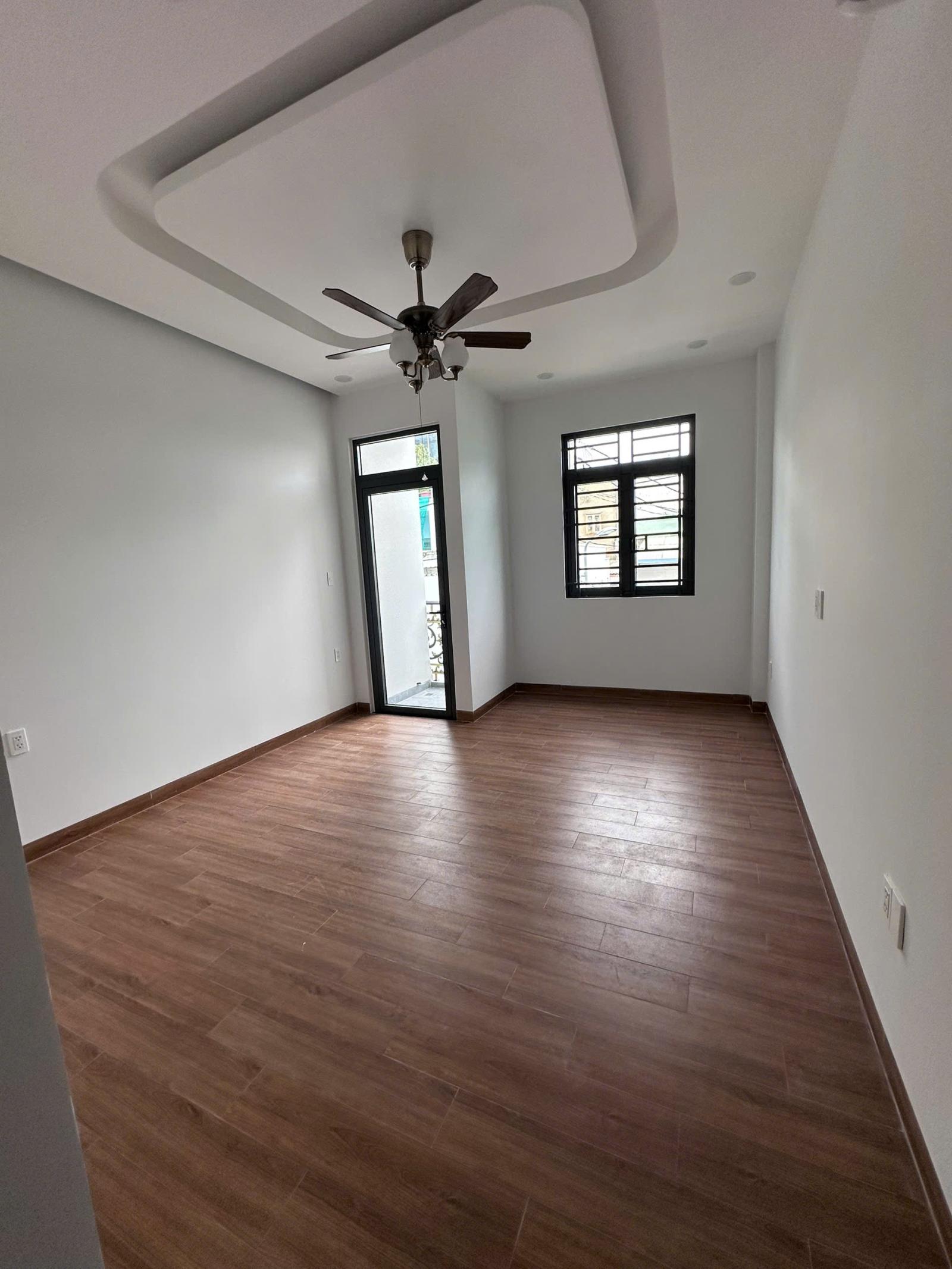 BÁN NHÀ 1 TRỆT 2 LẦU SÂN THƯỢNG MỚI 100%, 80M2, 4PN, TẶNG NỘI THẤT HẺM RỘNG 6M, SẴN SỔ TẠI QUẬN 12 16005137
