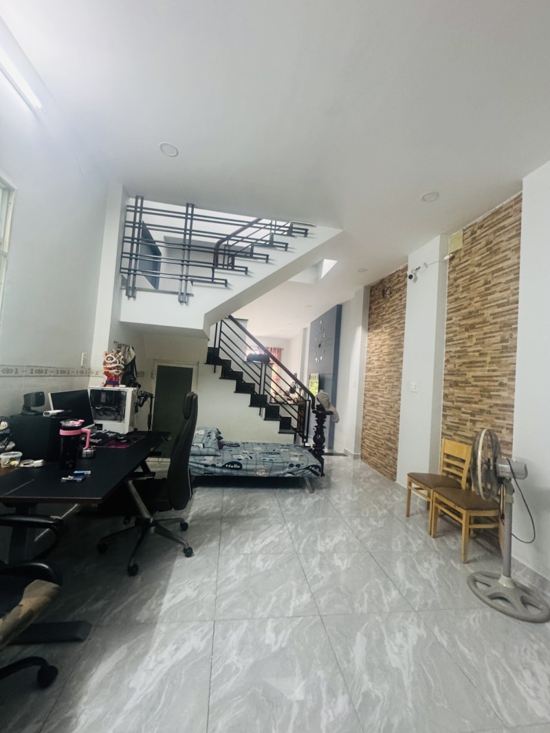Bán nhà 316m2, 2 tầng,  đường Hàng Tre, Phường Long Thạnh Mỹ, Q.9, Thủ Đức, TP HCM, giá 14.9 tỷ. 16005227