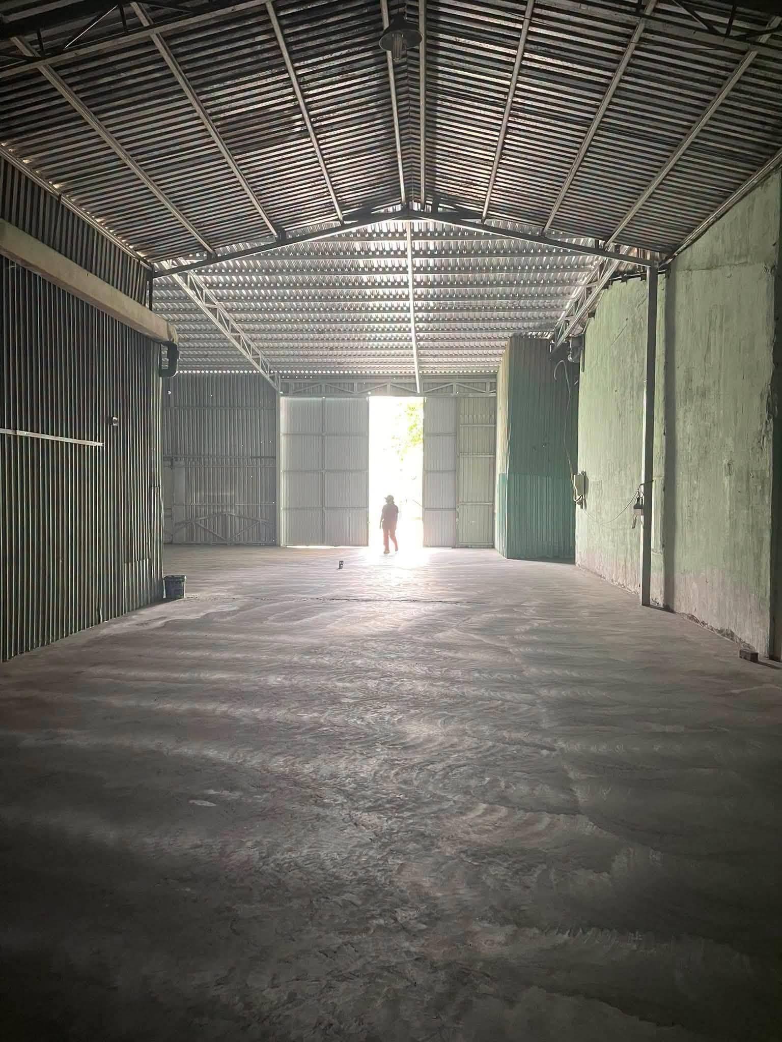 CHO THUÊ LÀM KHO XƯỞNG..GẦN NGÃ 3 HỒNG CHÂU..HÓC MÔN 430M2 GIÁ 25K 16005229