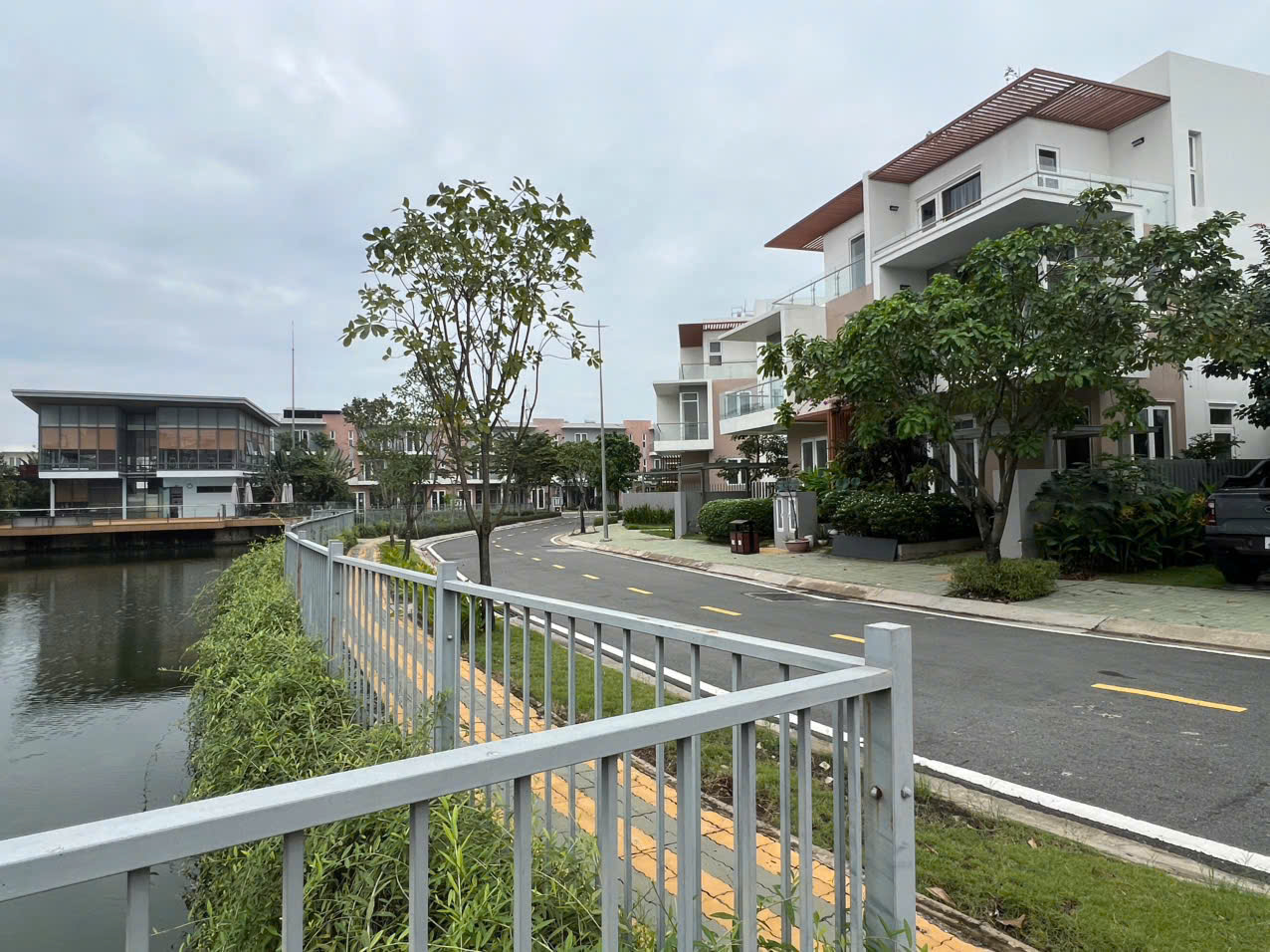 BIỆT THỰ 3 MẶT TIỀN VIEW HỒ 3 TẦNG - 120m2 - SHR  Khu đô thị Dragon Village 16005274