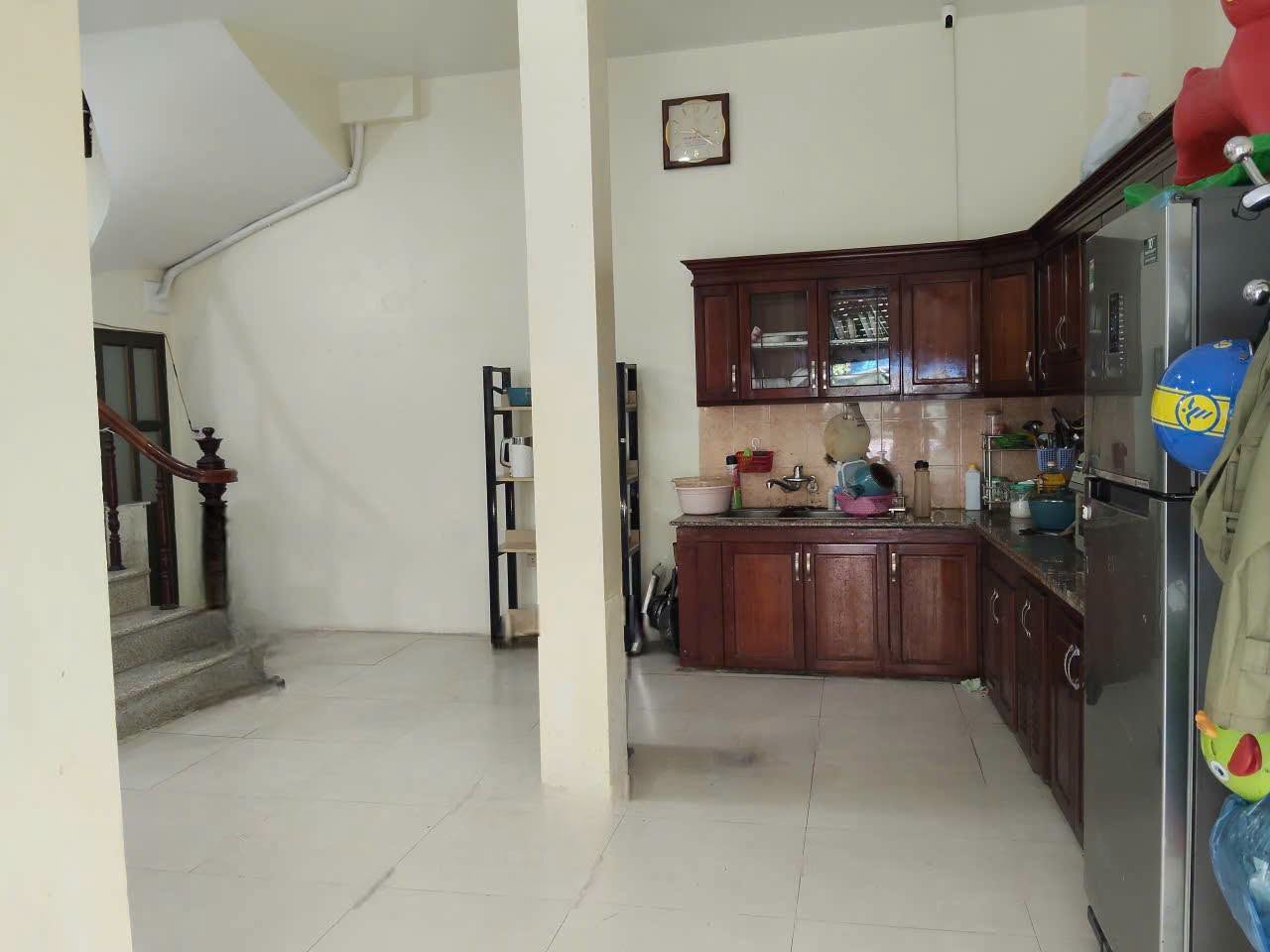 Tìm khách cho MBKD,Tầng 1, 40m2, mt6m, Lạc Long Quân, vỉa hè, gần phố, ô tô tránh. 16005335