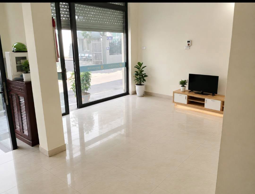 Tìm khách cho MBKD,Tầng 1, 40m2, mt6m, Lạc Long Quân, vỉa hè, gần phố, ô tô tránh. 16005337