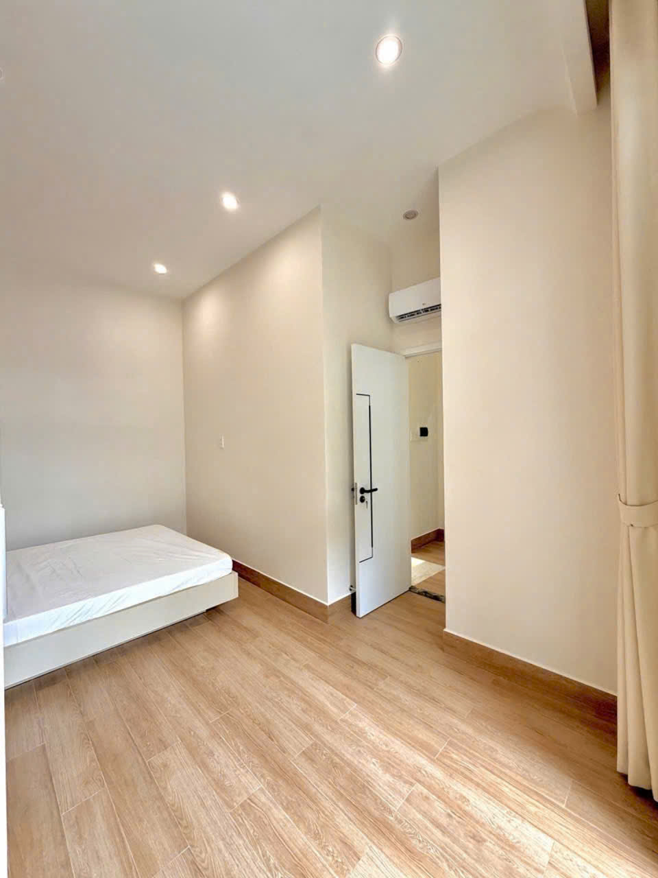 Nhà ngang hơn 8m - 3PN có phòng trệt cho người già - Xe hơi đỗ cửa - Bàu Cát - Hơn 6 tỷ 16005345