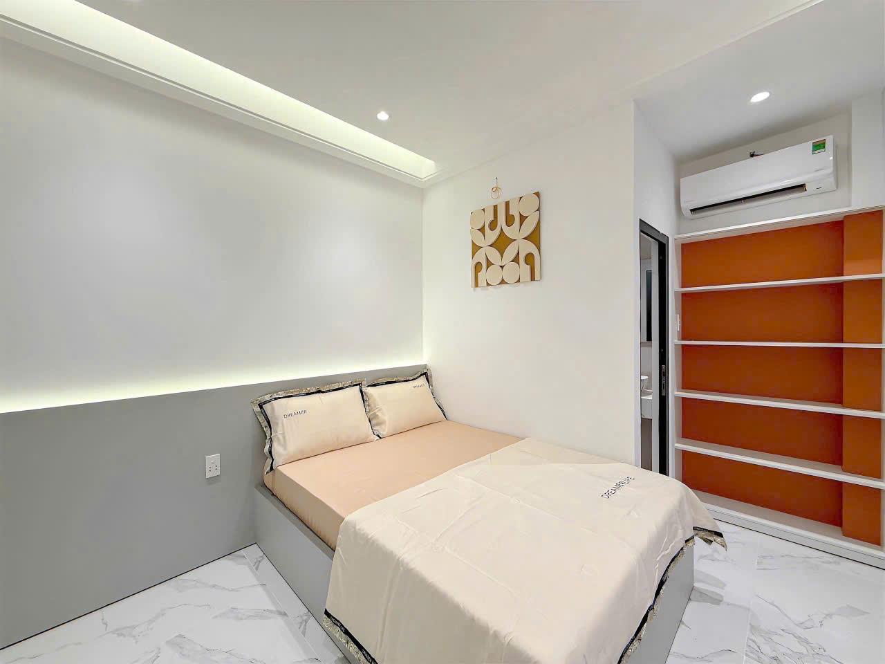 Nhà cạnh Vincom Quận 7, đầy đủ nội thất, 5.7 tỷ, dân kín 16005364