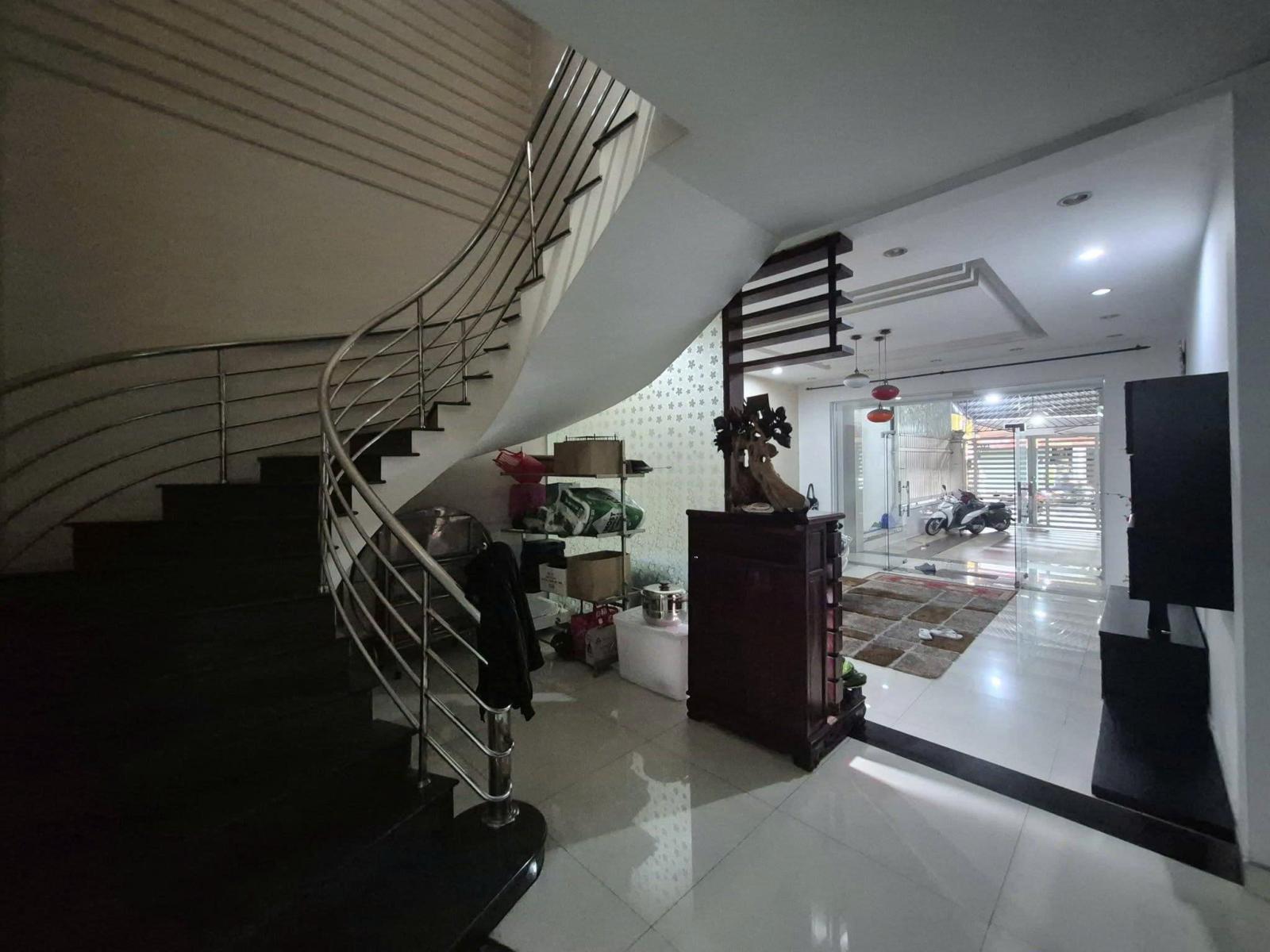 Bán Nhà Mặt tiền Bình Long - ngay Nguyễn Sơn, Tân Phú, 8x30m, 3 Tầng - 6 PN, chỉ 37 Tỷ. 16005389