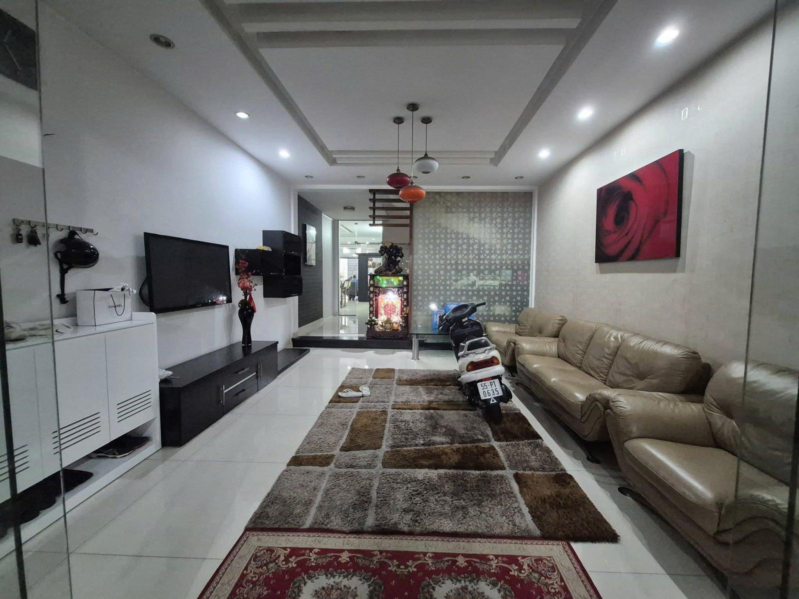 Bán Nhà Mặt tiền Bình Long - ngay Nguyễn Sơn, Tân Phú, 8x30m, 3 Tầng - 6 PN, chỉ 37 Tỷ. 16005389