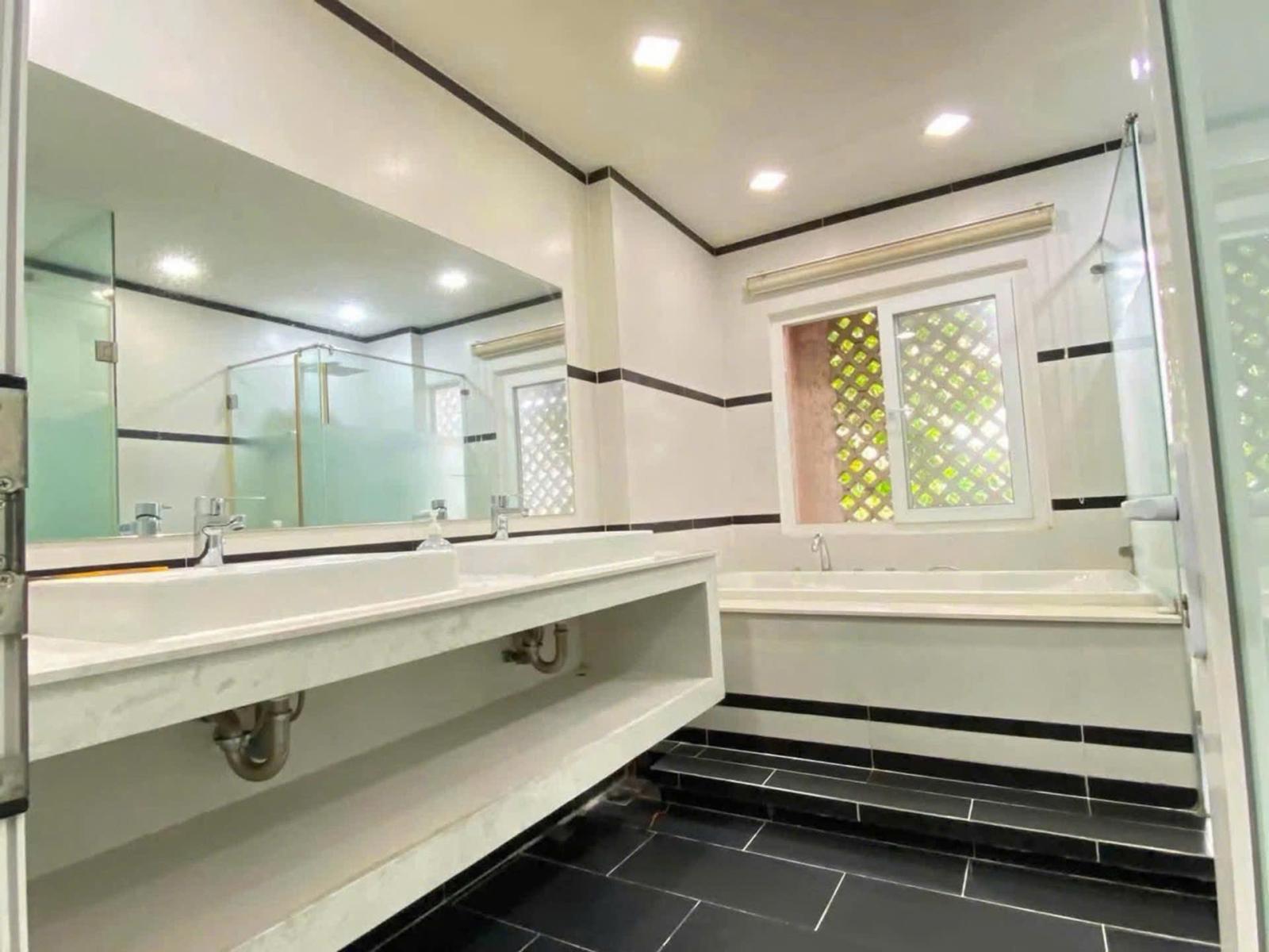 Nhà mới 5 tầng Bình Thạnh, ngõ ô tô, gần chợ Bà Chiểu - Dòng tiền 23 triệu 1 tháng, giá 11.x tỷ 16005585