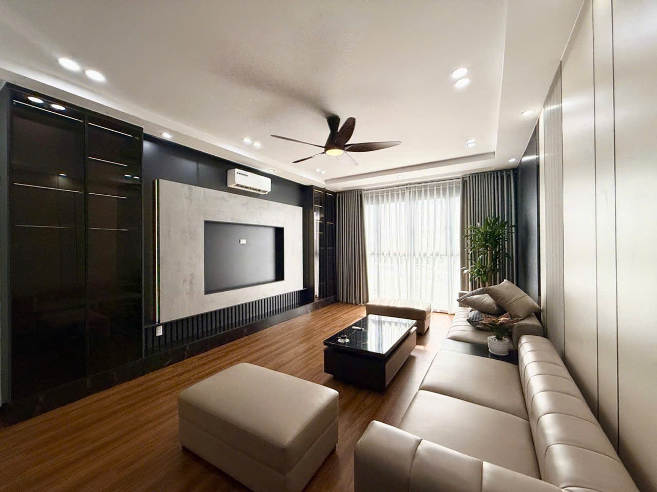 🔥 NHÀ PHỐ KINH DOANH ĐÀM QUANG TRUNG – HƠN 18 TỶ CÓ GÌ? 🔥
🚨 45M² × 6 TẦNG – MẶT PHỐ – GARA Ô TÔ 16005592