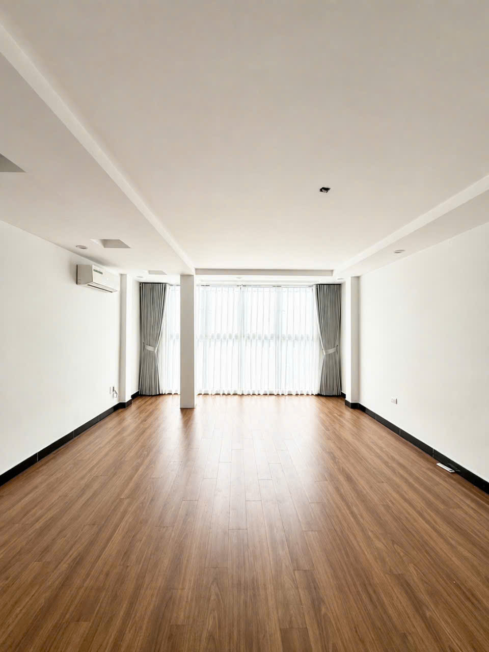 🔥 NHÀ PHỐ KINH DOANH ĐÀM QUANG TRUNG – HƠN 18 TỶ CÓ GÌ? 🔥
🚨 45M² × 6 TẦNG – MẶT PHỐ – GARA Ô TÔ 16005592