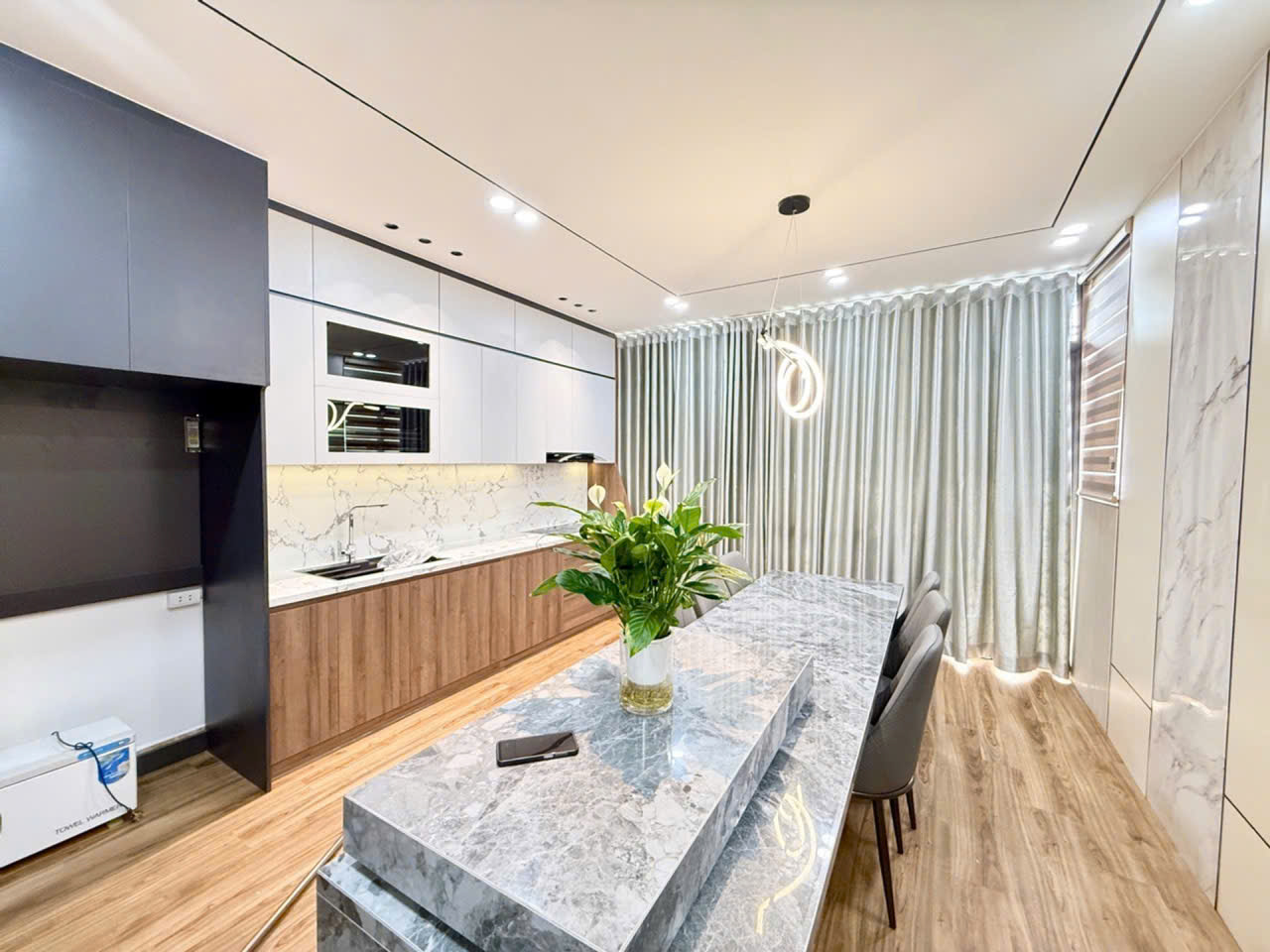 🔥 NHÀ PHỐ KINH DOANH ĐÀM QUANG TRUNG – HƠN 18 TỶ CÓ GÌ? 🔥
🚨 45M² × 6 TẦNG – MẶT PHỐ – GARA Ô TÔ 16005592