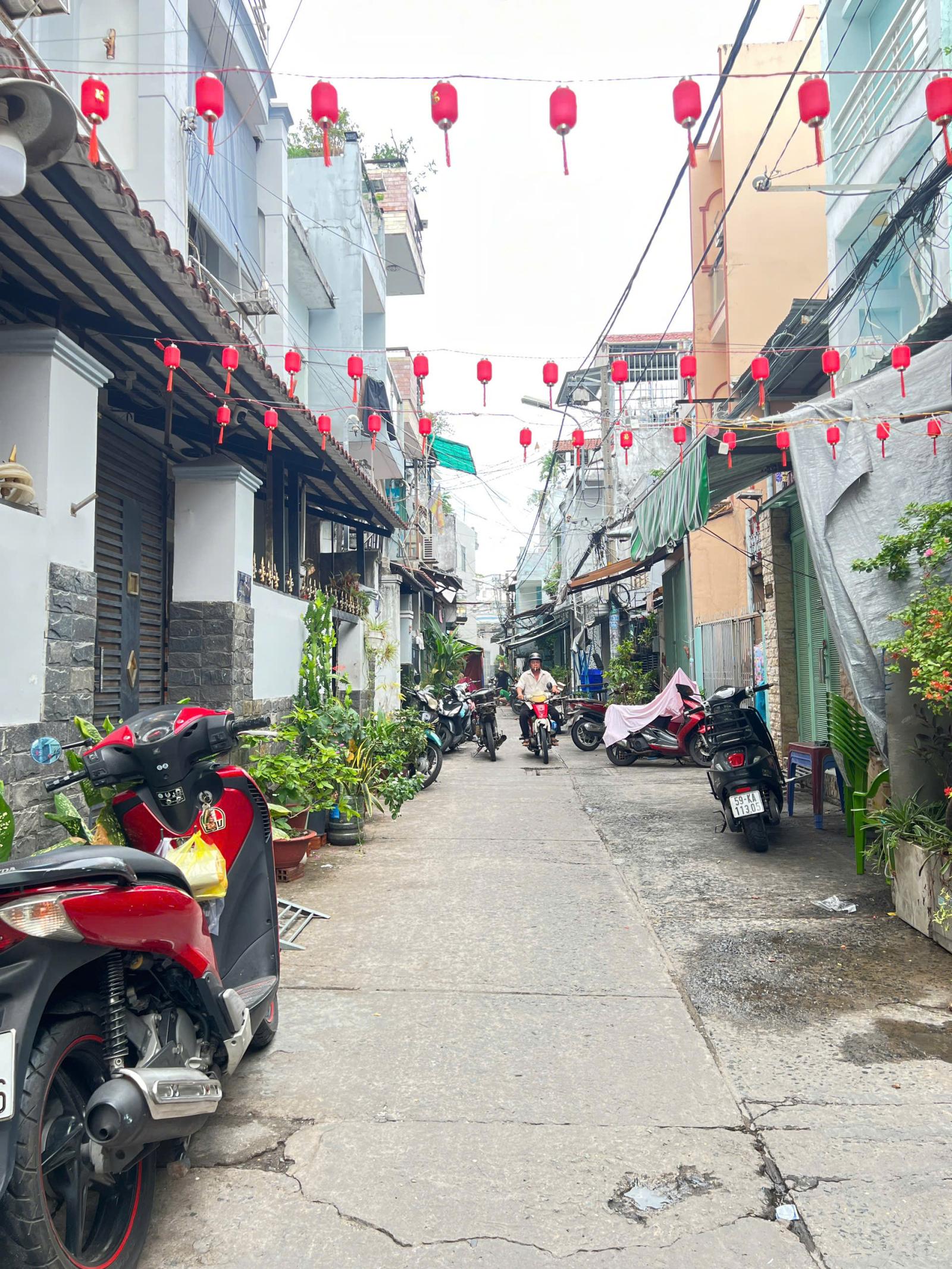 Nhà cũ 2 tầng HXH thông Hưng Phú ngay sát mặt tiền Dã Tượng P10Q8. Giá: 5.18 tỷ 16005604