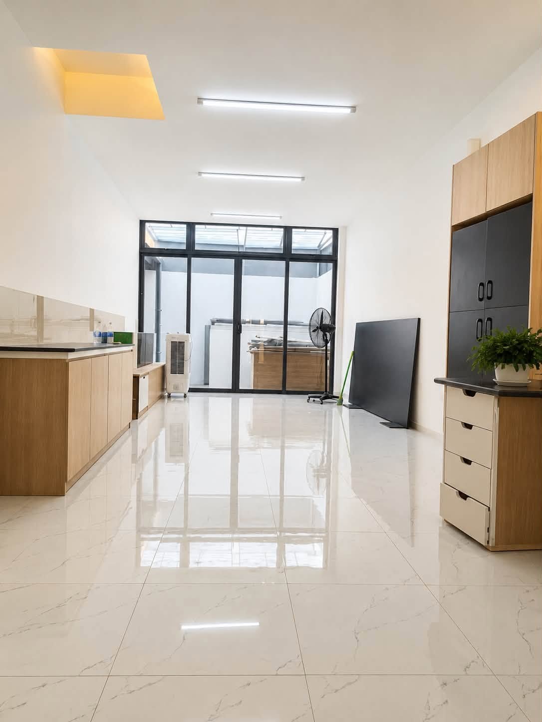CHỈ TẦM 8.X CÓ NHÀ MỚI 4 TẦNG LÊ TRỌNG TẤN 90M² NGANG 4.4M SẴN Ô CHỜ THANG MÁY 16005692