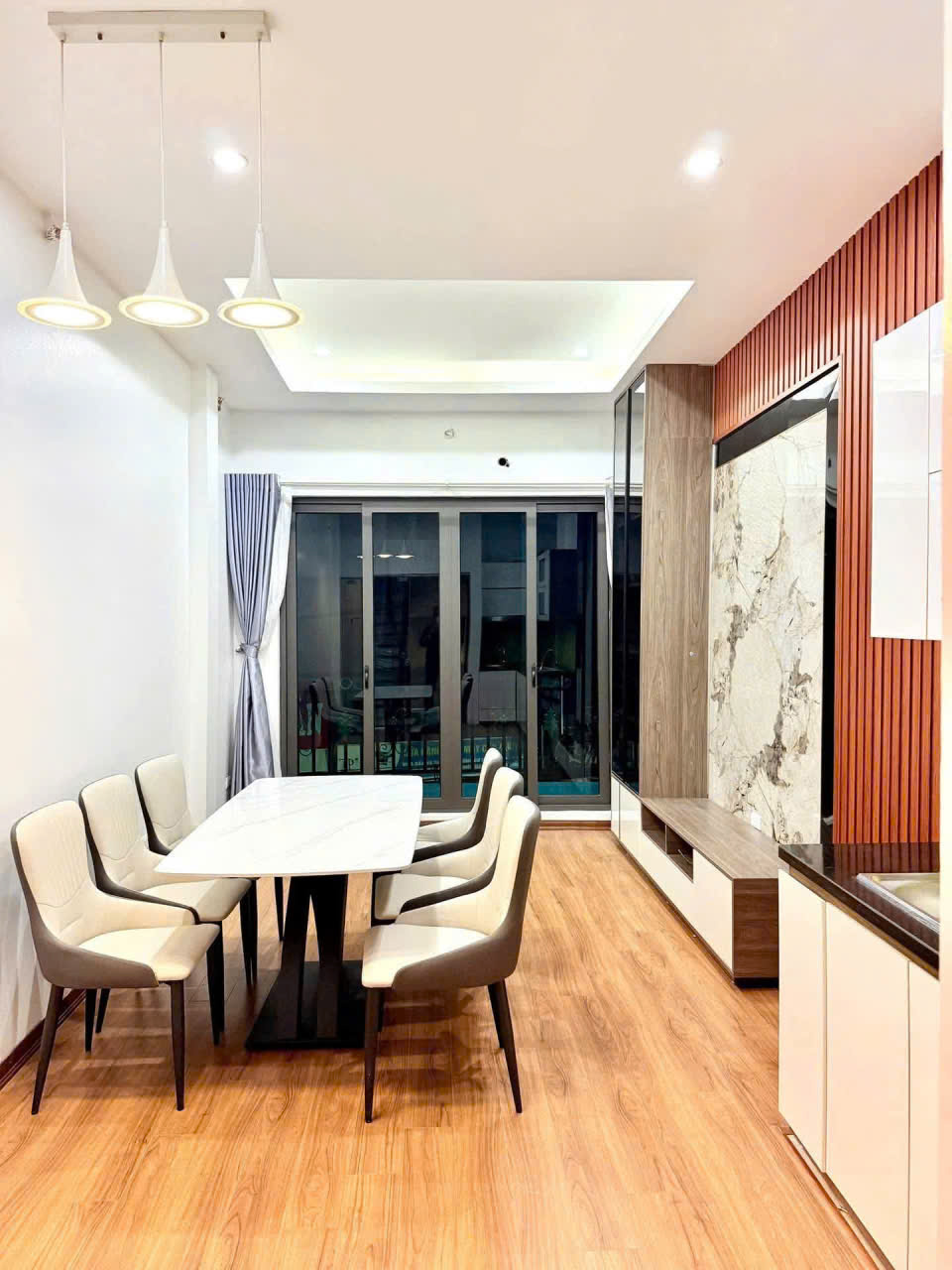 🏢 CHO THUÊ NHÀ MẶT PHỐ HOA BẰNG – CẦU GIẤY  45M² × 5 TẦNG  27 TRIỆU/THÁNG 16005744