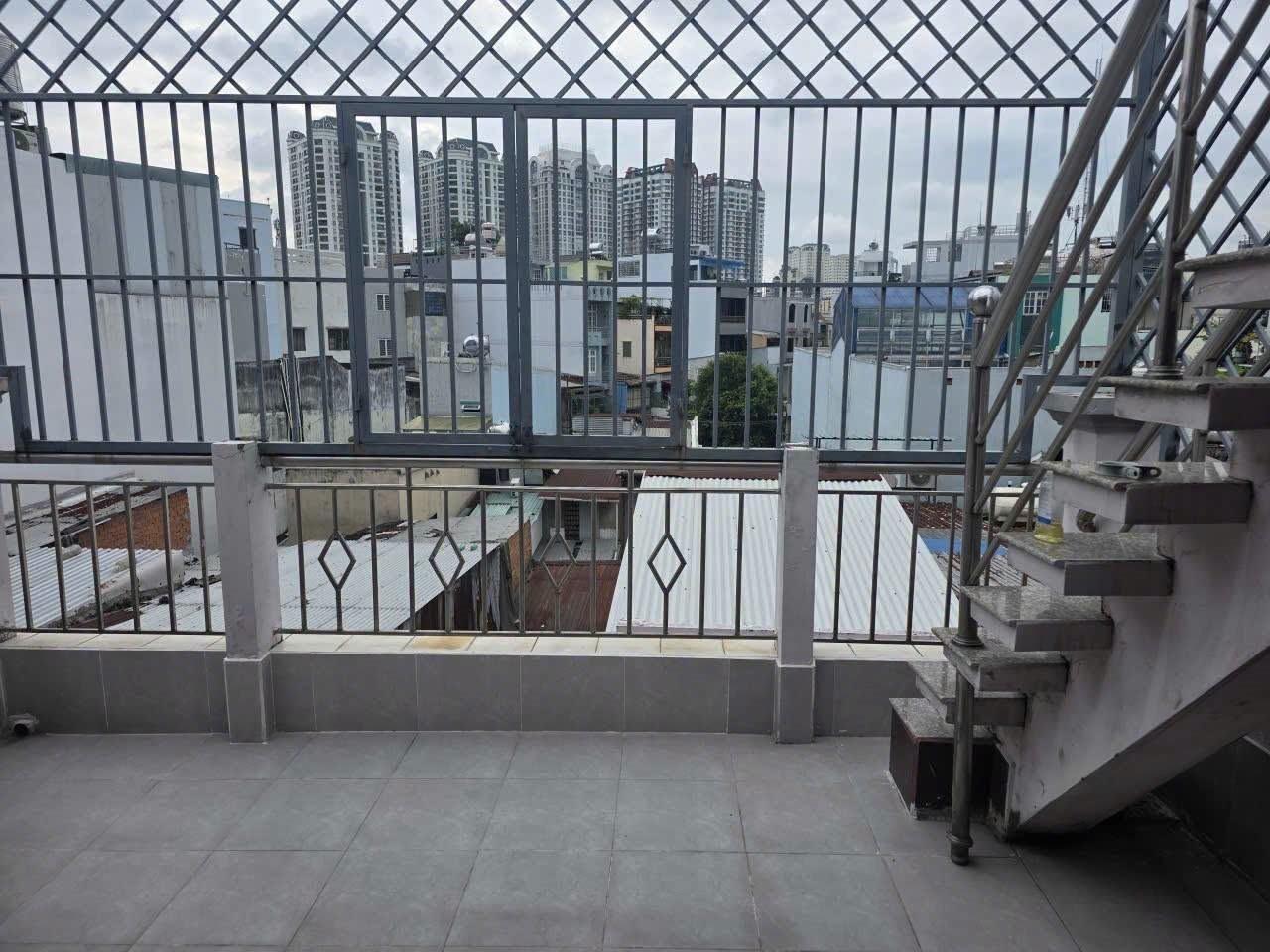NHÀ ĐẸP HOÀN CÔNG ĐỦ Ở NGAY - NGANG 4M - TRUNG TÂM QUẬN 11. 16005755
