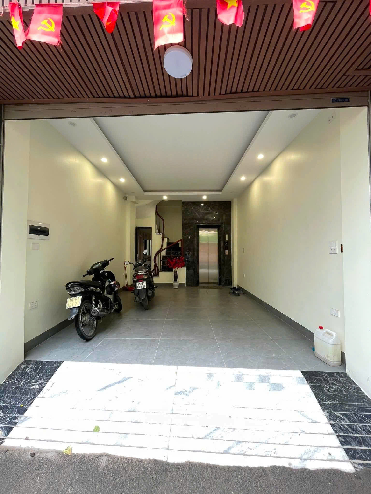 🔥 CHO THUÊ NHÀ VIEW HỒ TÂY – TRÍCH SÀI, TÂY HỒ  36M² × 8 TẦNG  4PN – 5WC  39 TRIỆU/THÁNG 16005754
