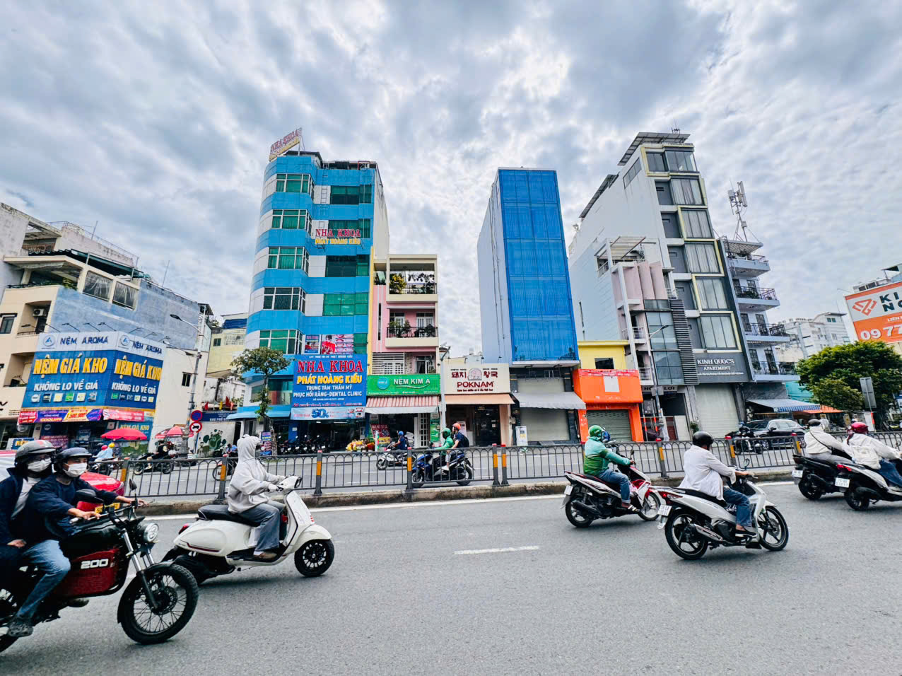 QUẬN 1: BÁN TÒA NHÀ 6 TẦNG MẶT TIỀN NGUYỄN VĂN CỪ NGAY GÓC TRẦN HƯNG ĐẠO- DT 5M*16M VUÔNG VỨC- SẴN 16005817