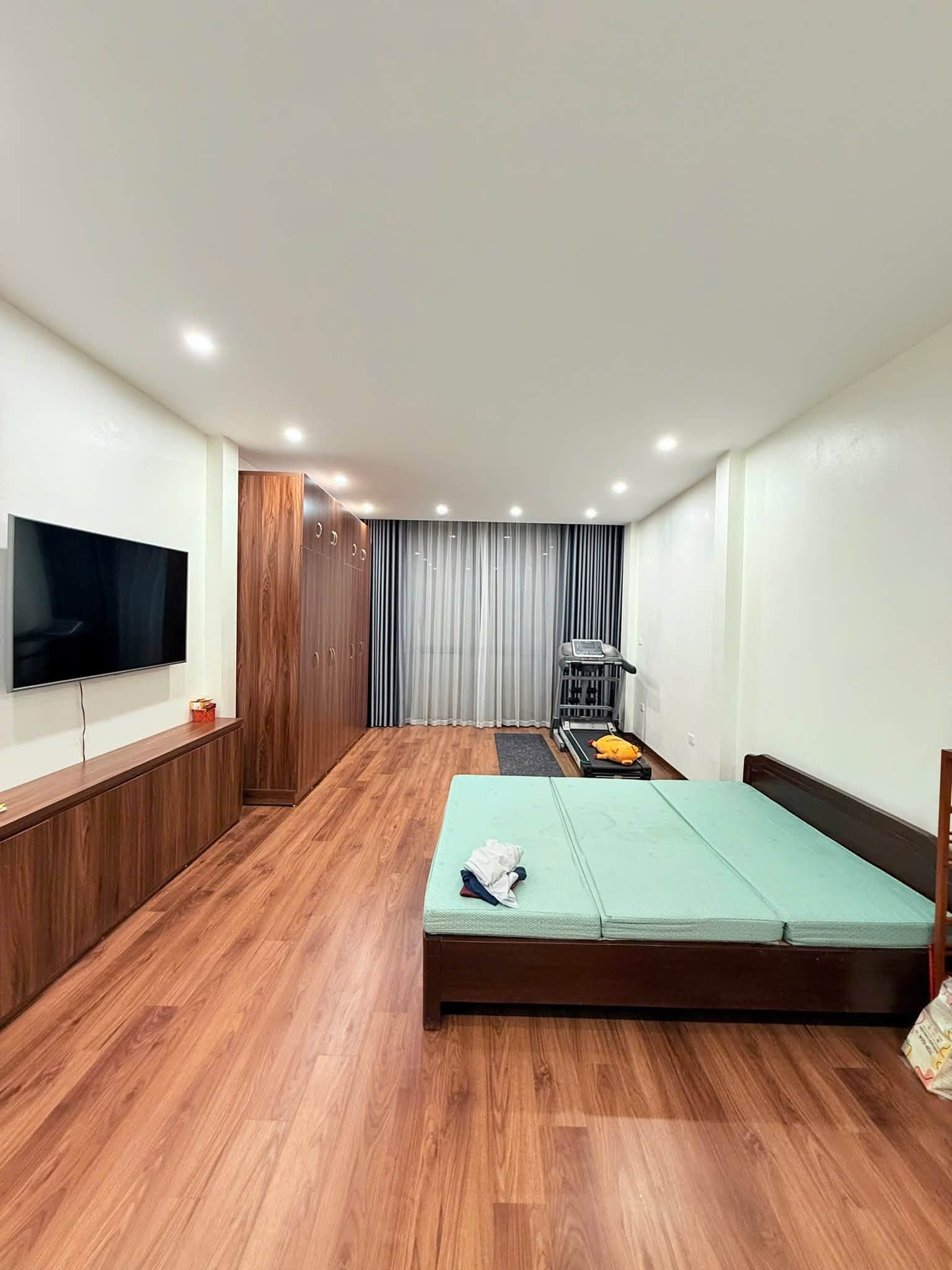 Bán nhà mặt phố Võ Văn Dũng, 55m2, 9 tầng thang máy, mặt tiền 4.5m, 32 tỉ, vỉa hè, kinh doanh 16005836