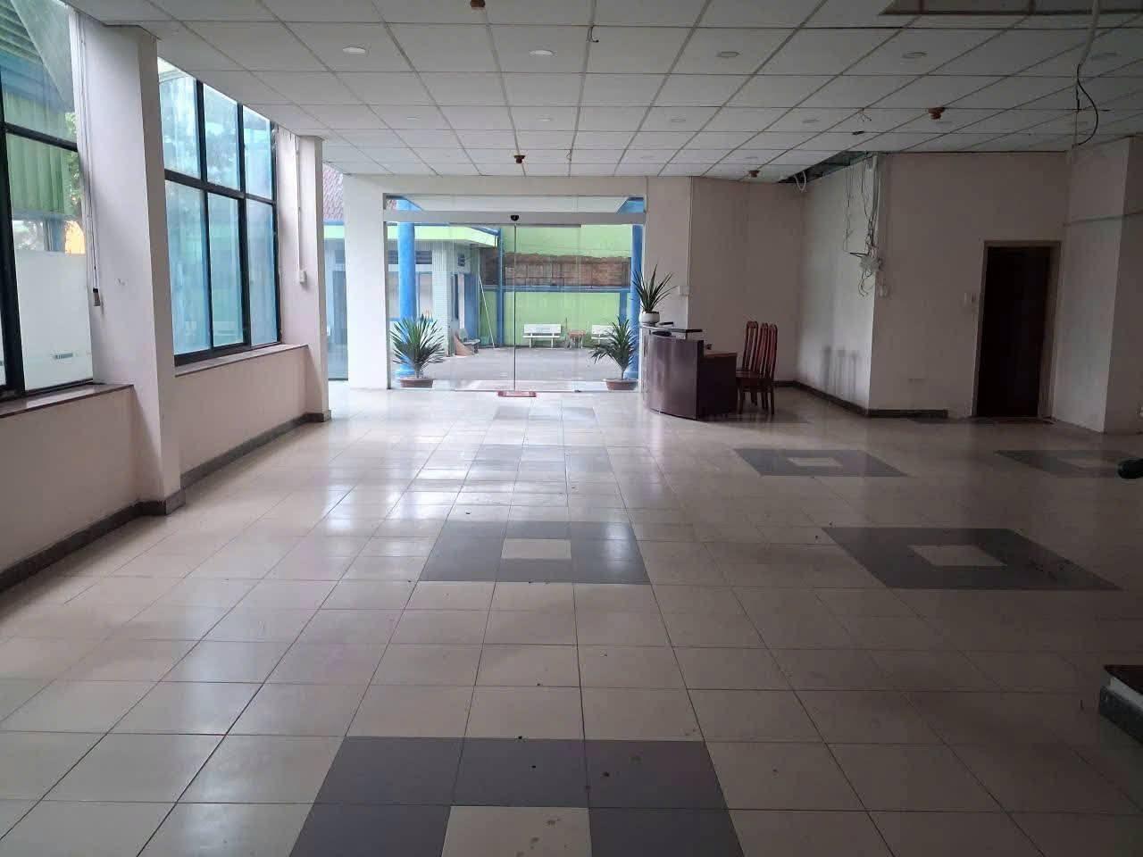 TÔI CẦN CHO THUÊ NHÀ - 5000 M2 MT NGUYỄN VĂN QUÁ. (GIÁ THUÊ 400 Triệu/ Tháng). 16006112
