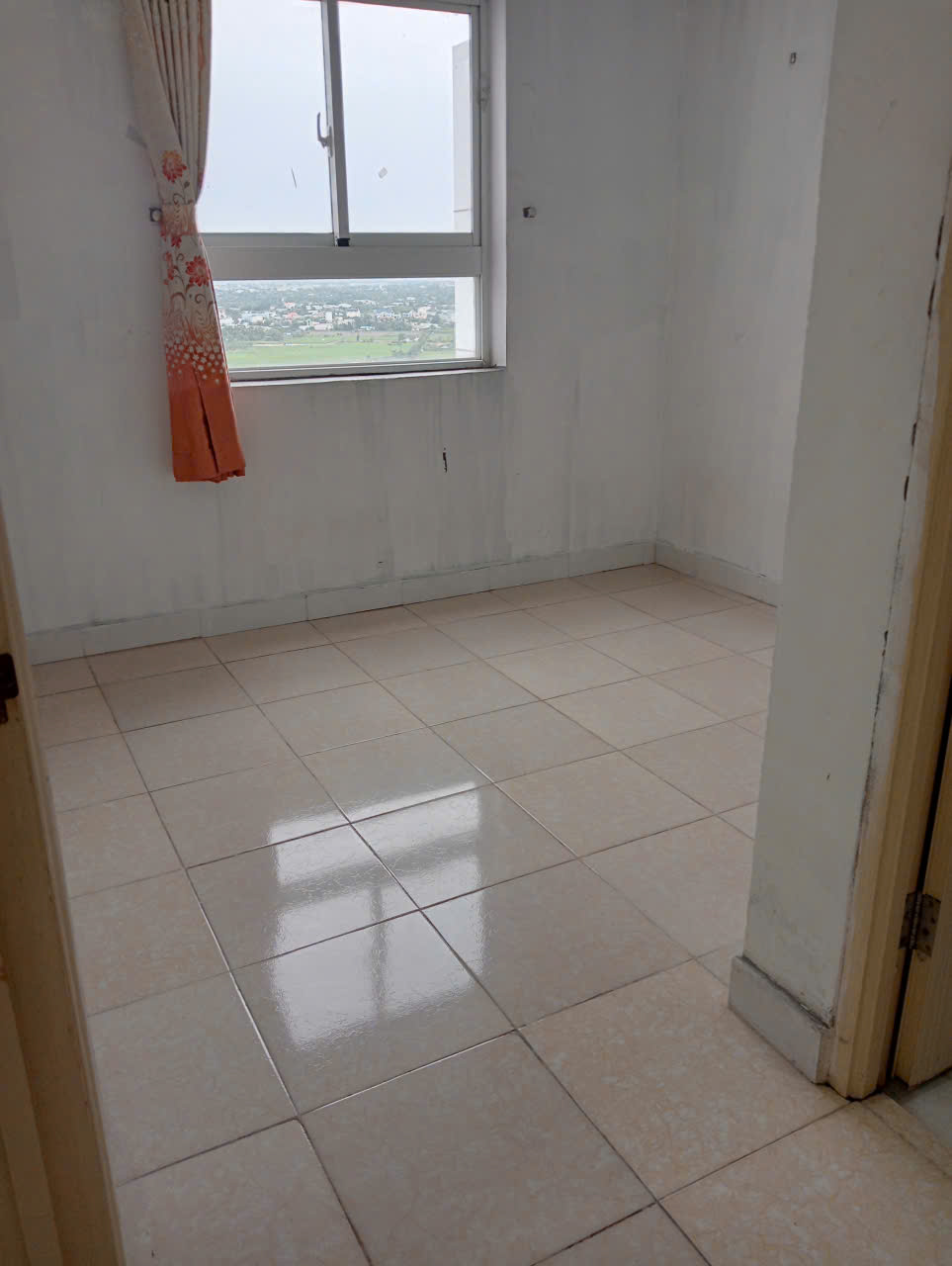 Bán căn hộ 2PN tại Phường Bình Đông, đã có hổ hồng. giá Full 1,450 bank hỗ trợ 1,1ty. 16006157