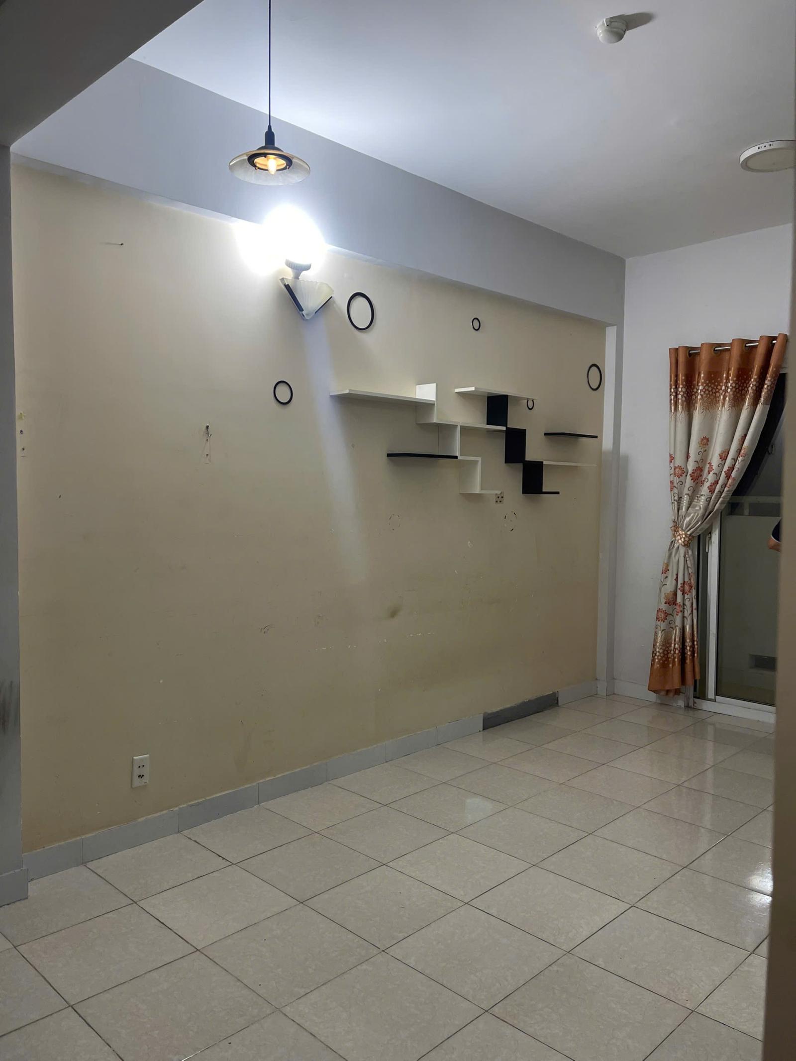 Bán căn hộ 2PN tại Phường Bình Đông, đã có hổ hồng. giá Full 1,450 bank hỗ trợ 1,1ty. 16006157