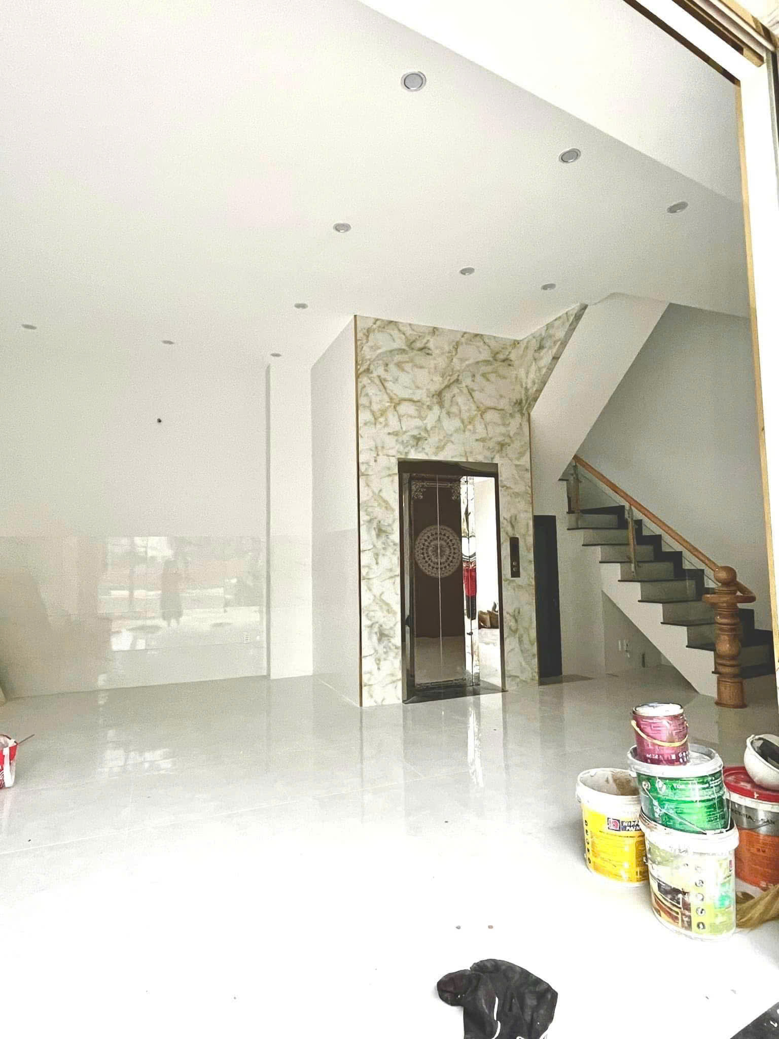 CHÍNH CHỦ CHO THUÊ NHÀ NGUYÊN CĂN 1 TRIỆT 3 LẦU CÓ THANG MÁY TẠI PHƯỚC NGUYÊN - TP.BÀ RỊA. 16006211