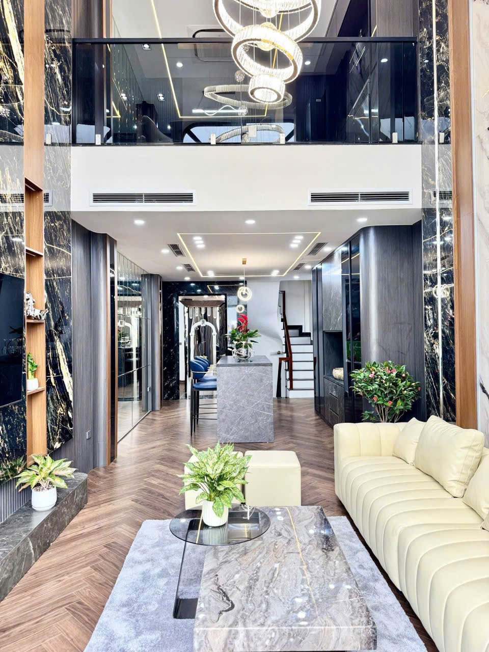 🏆 NHÀ PHỐ TRẠM – TÀI SẢN DÒNG TIỀN HIẾM  55M² × 7 TẦNG  GARA Ô TÔ + THANG MÁY  NHỈNH 23 TỶ
🔥 16006281