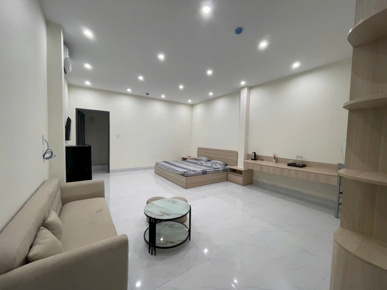 Bán nhà mặt tiền Phạm Cự Lượng 104m2, 4 tầng, view biển và Cầu Rồng, giá 17,8 tỷ 16006291