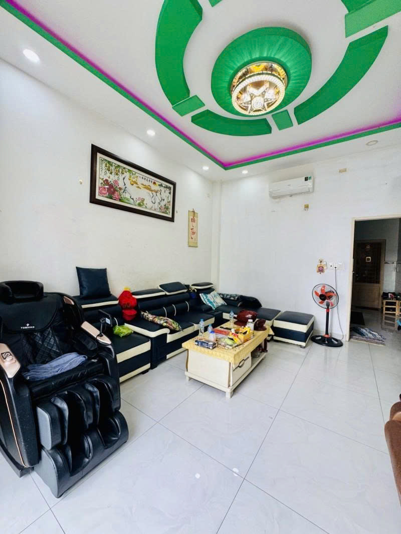Bán nhà Mặt tiền Trịnh Đình Trọng - giao Kênh Tân Hóa, 4,2x18m, 5 Tầng - 5PN, 14 tỷ. 16006339