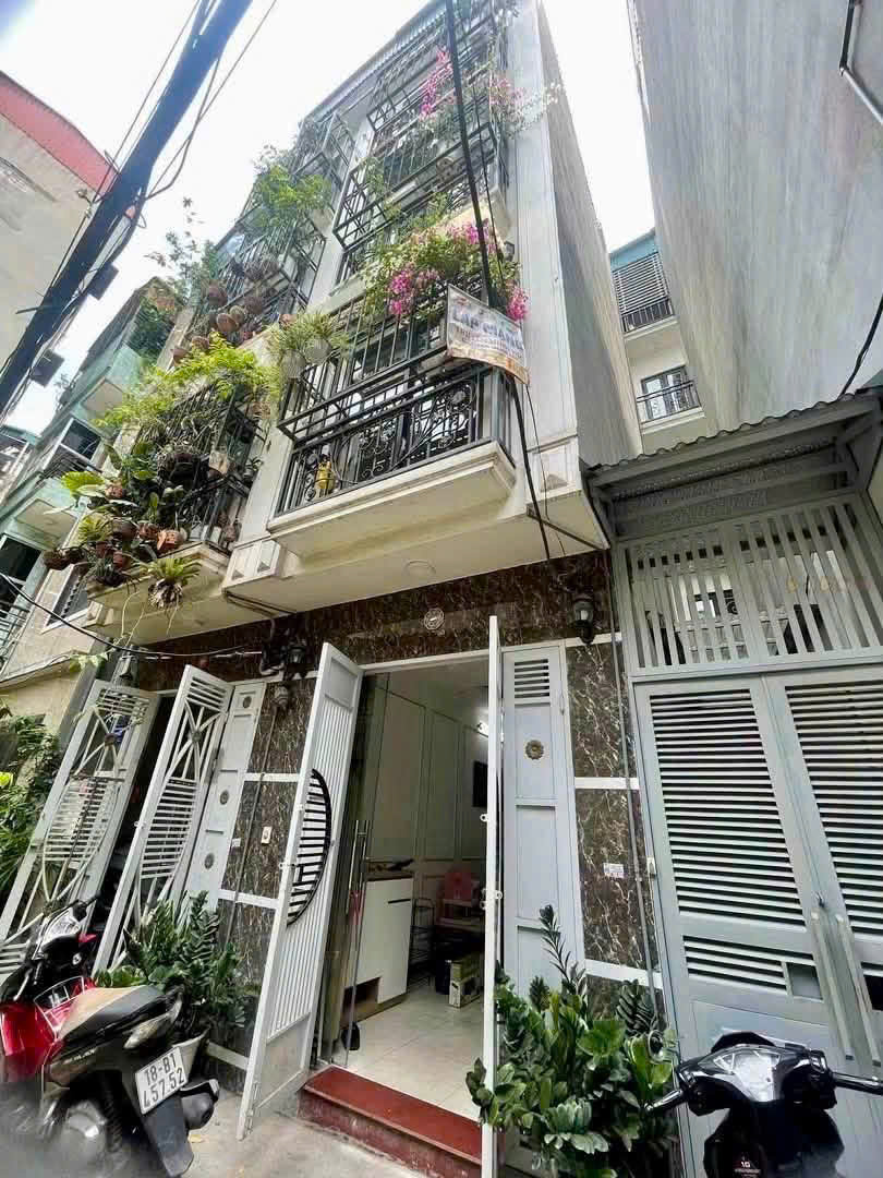 🏡 CHO THUÊ NHÀ NGUYÊN CĂN TRẦN KHÁT CHÂN – HAI BÀ TRƯNG  35M² × 5 TẦNG  3PN  13,5 TRIỆU/THÁNG 16006382