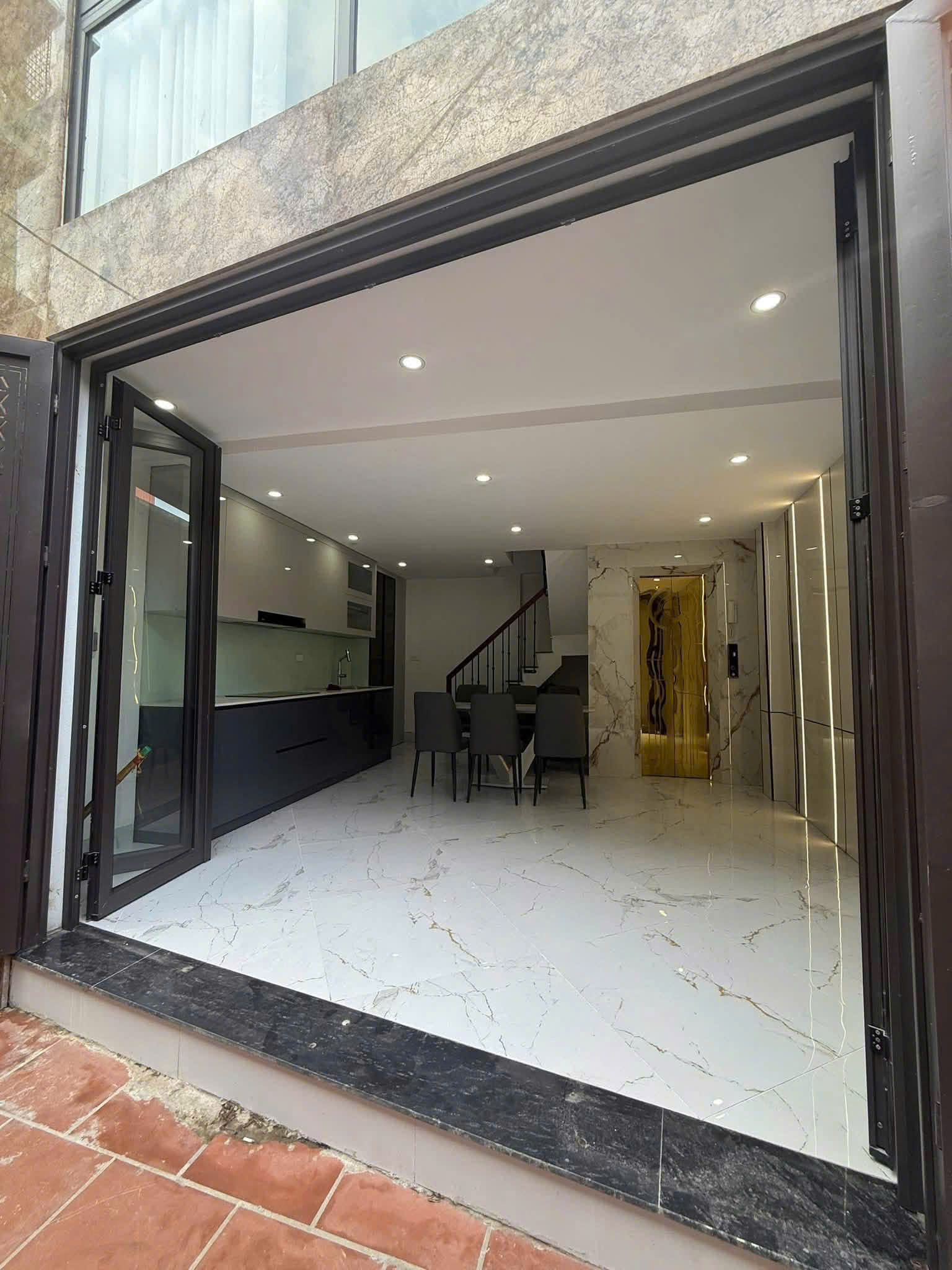🏡 CHO THUÊ NHÀ NGUYÊN CĂN TRƯƠNG ĐỊNH  6 TẦNG  THANG MÁY  3PN  18 TRIỆU/THÁNG 16006383